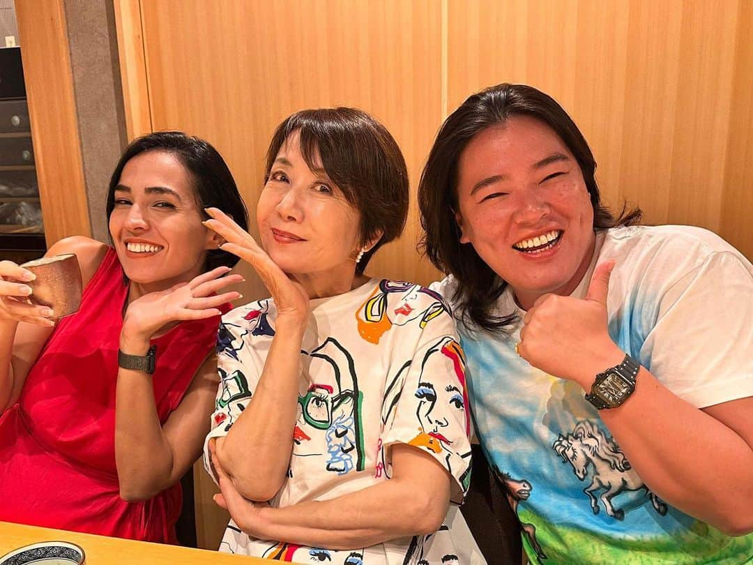 奈美悦子さんのインスタグラム写真 - (奈美悦子Instagram)「「鮨　一喜」千歳船橋で女子会！楽し過ぎた夜 よく食べよく飲みよく話しよく笑い😄楽しくて美味しかった💕 #千歳船橋 #千歳船橋グルメ #鮨 #寿司 #すし #美味しかった #楽しい #楽しかった #楽しい時間 #日本酒🍶 #ビール好き #ありがとう #またね」8月27日 10時39分 - nami.etsuko