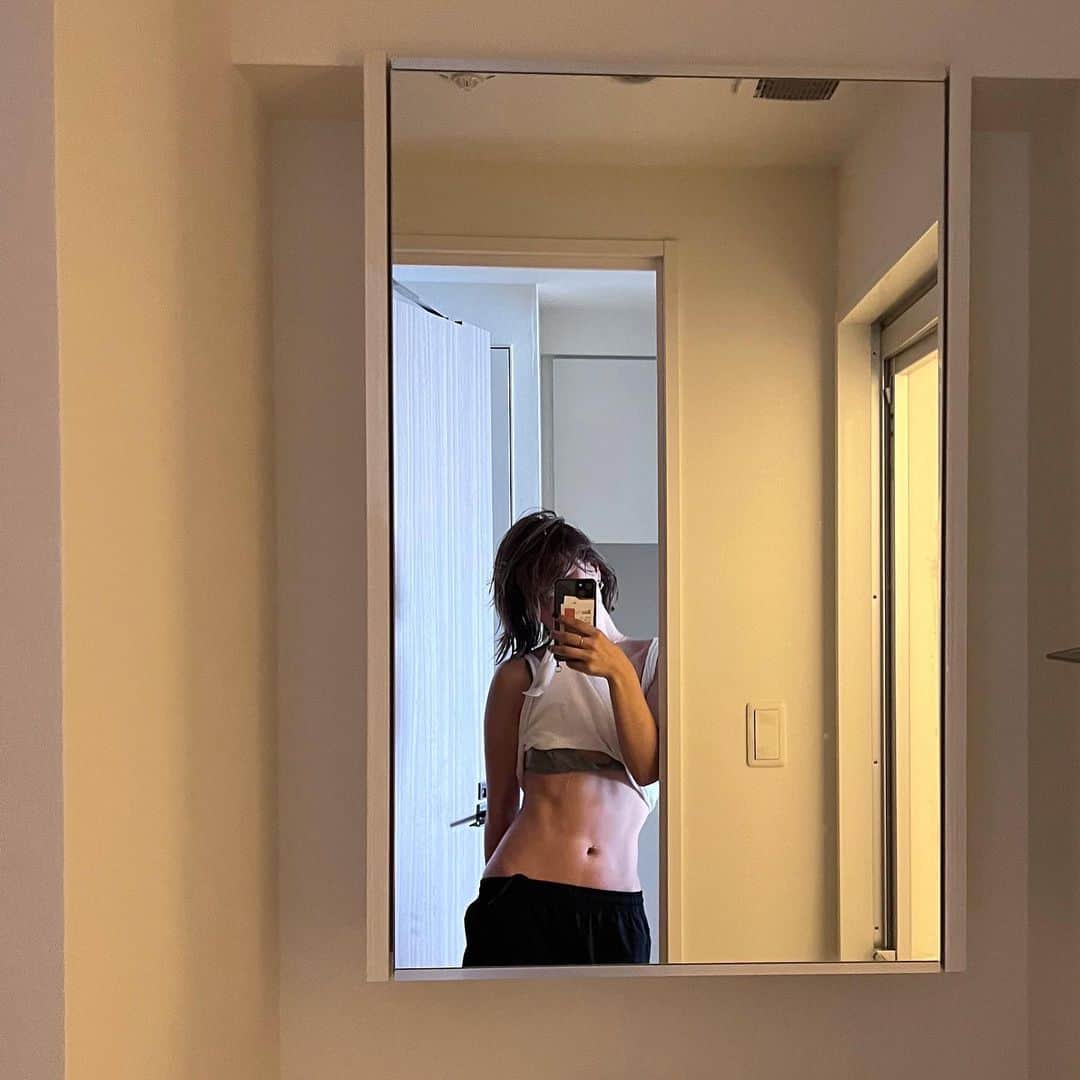 花見菜月さんのインスタグラム写真 - (花見菜月Instagram)「よくご質問を頂く身体について。 今は週2のトレーニングと、食事はなるべくきのこ類や納豆を食べるようにして、ある漢方を飲んでいます！ そちらはまたご紹介します☺️」8月27日 10時39分 - ____naki.____