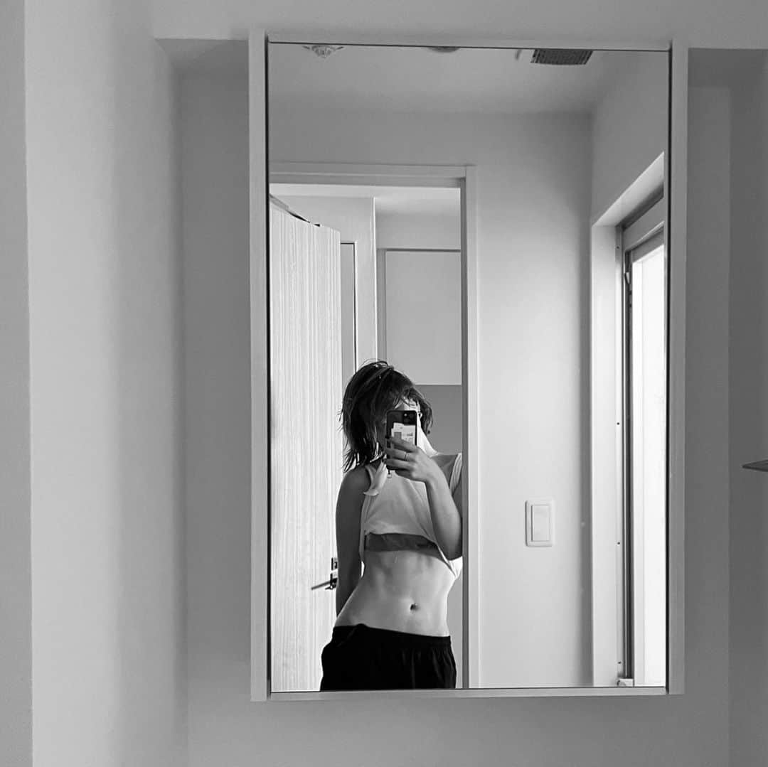 花見菜月さんのインスタグラム写真 - (花見菜月Instagram)「よくご質問を頂く身体について。 今は週2のトレーニングと、食事はなるべくきのこ類や納豆を食べるようにして、ある漢方を飲んでいます！ そちらはまたご紹介します☺️」8月27日 10時39分 - ____naki.____