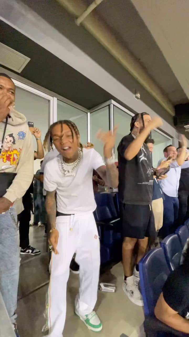 フレンチ・モンタナのインスタグラム：「@swaelee just got me for 75 k  I’m slide out before @leoMessi score another One lol」