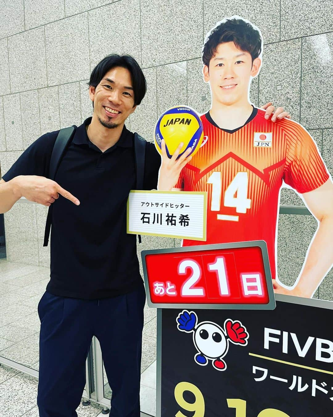 福澤達哉のインスタグラム：「*** 🔥🇯🇵ASIAN CHAMPION🇯🇵🔥  CONGRATULATIONS 🎉   NEXT🔜  ROAD TO PARIS 🇫🇷🗼  #龍神NIPPON #バレーボール男子日本代表 #アジア選手権 #優勝🏆 #アジア王者奪還🥇 #最高でーす #おかえり西田🍌 #次はいよいよ… #パリ五輪予選 #ワールドカップバレー2023🏐 #日本の真価が問われる大事な一戦 #今からワクワクしてます #… #日本中に夢を与えてくれる #このお方とパシャリ #まだまだ日本は強くなります💪 #乞うご期待🔥 #チャオ」