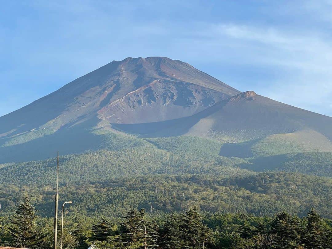 百永さりなさんのインスタグラム写真 - (百永さりなInstagram)「.  2023/08/21 🗻富士山  親友に誘われて富士山を 登ることに決めました！ 初登山が富士山になるとは、、、  私達は 『富士宮ルート』 で 登山致しました👣⸒⸒ . #富士山 #登山 #初登山」8月27日 11時02分 - momo_sari12