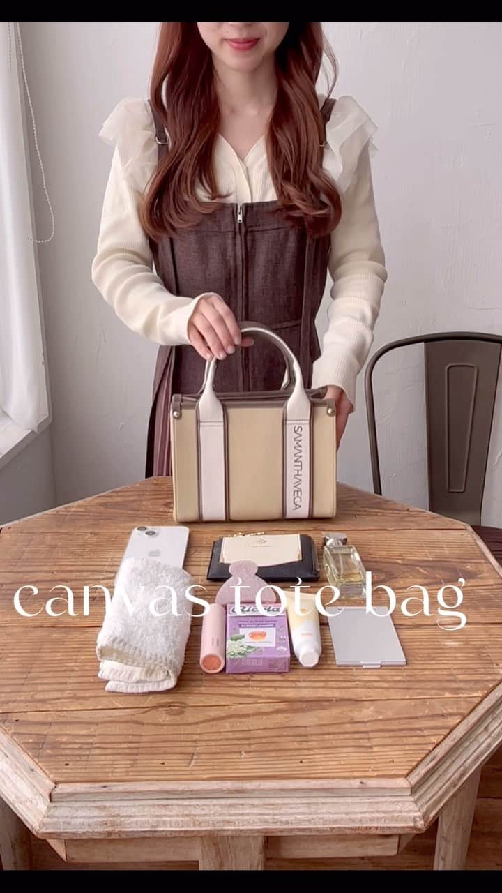 SAMANTHA VEGAのインスタグラム：「. . . 𝗖𝗮𝗻𝘃𝗮𝘀 𝗯𝗮𝗴 ✎𓈒𓂂𓏸 ミニサイズのバッグの中身をご紹介🪄  #SAMANTHAVEGA#サマンサベガ#バッグの中身#キャンバスバッグ」