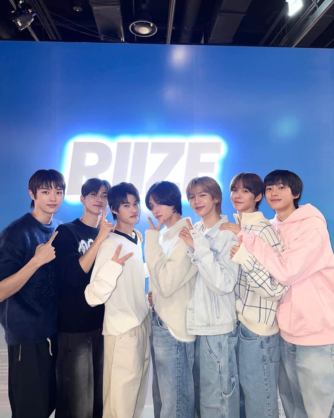 RIIZEさんのインスタグラム写真 - (RIIZEInstagram)「RIIZE welcomes you to be the part of the beginning of their 'Realtime Odyssey'  #RIIZE #라이즈 #RISEandREALIZE #GetAGuitar #RIIZE_GetAGuitar」8月27日 11時13分 - riize_official