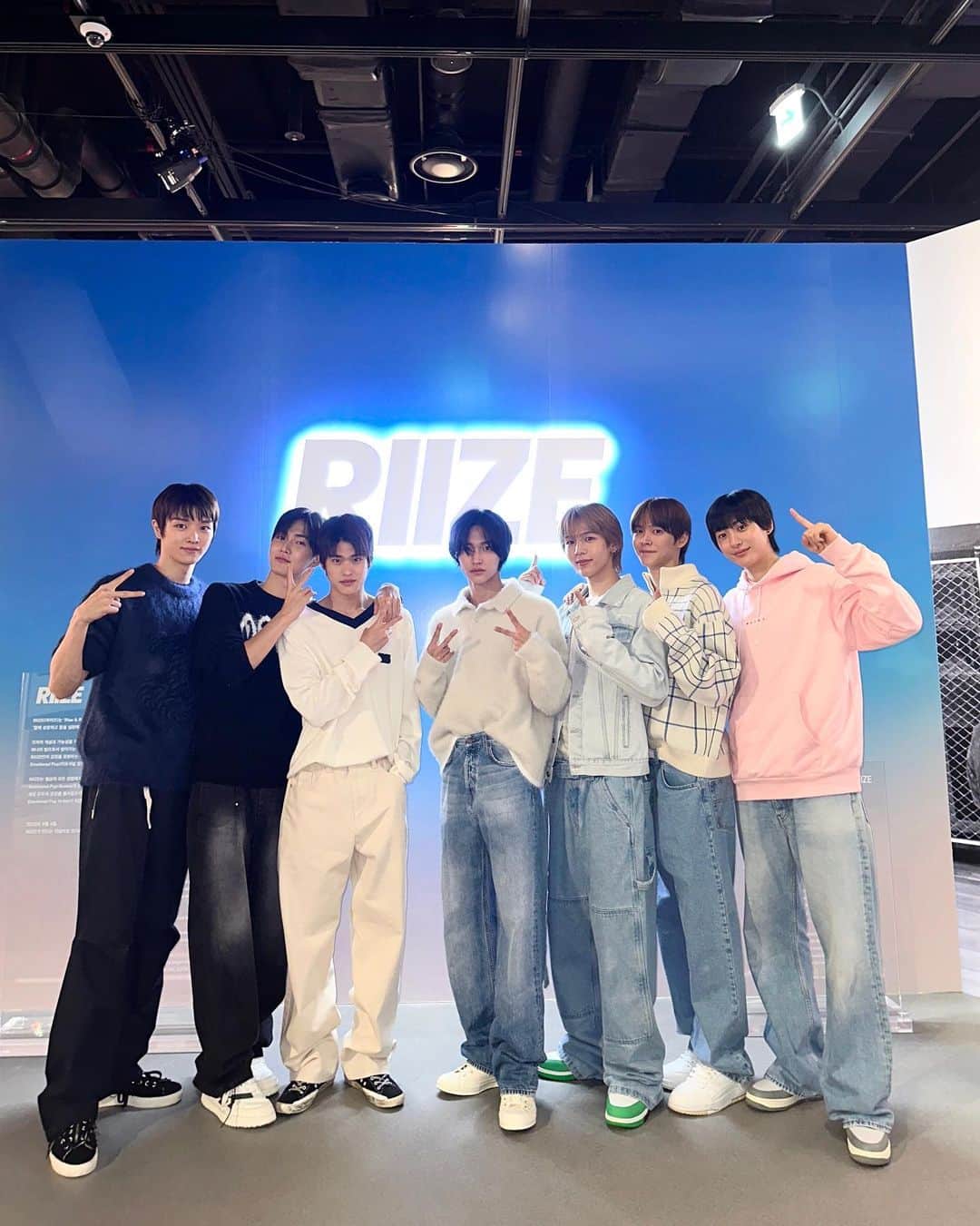 RIIZEさんのインスタグラム写真 - (RIIZEInstagram)「RIIZE welcomes you to be the part of the beginning of their 'Realtime Odyssey'  #RIIZE #라이즈 #RISEandREALIZE #GetAGuitar #RIIZE_GetAGuitar」8月27日 11時13分 - riize_official