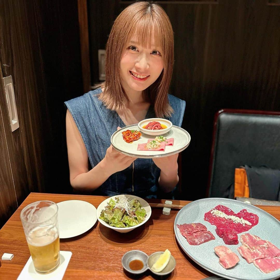 TONEAYUさんのインスタグラム写真 - (TONEAYUInstagram)「好きな四文字熟語は【毎日焼肉】 ⁡ うしごろ大好き芸人は、 焼肉ホルモンうしごろ銀座店へ🐮🤍 ⁡ 焼肉ホルモンうしごろは初めてで、めちゃ楽しみだった😆🫶 ⁡ うしごろは、数ある有名焼肉屋さんの中でも、わたしはダントツに好き🤭 ⁡ 今回頂いたのは、7800円のホルモン極コース✨ ⁡ ホルモン刺しも絶品だし、ホルモン盛り合わせ、極め付けにA5黒毛和牛... ⁡ もう大満足すぎる😂😂😂 ⁡ 〆は、レモン冷麺・ホルモン辛ラーメン・牛すじ煮込みカレー・ホルモンガーリックチャーハンから選べて、ガーリックチャーハンに👍🏻 ⁡ 〆も、デザートも、もちろん美味しかったです😂 ⁡ このコースはまた食べたいくらい気に入りました🤭 ⁡ ランチ帯でも頼めるので、ご褒美ランチにもいいですね🫶 ⁡ おいしい焼肉食べたい勢は是非~！！😆🌹 ⁡ 年内にもう一回、うしごろ行きたい🤭🤭🤭 ⁡ @ushigoro_yakiniku ⁡ #焼肉ホルモンうしごろ銀座店 #PR #焼肉 #うしごろ #銀座 #うしごろ大好き芸人」8月27日 11時23分 - toneayu