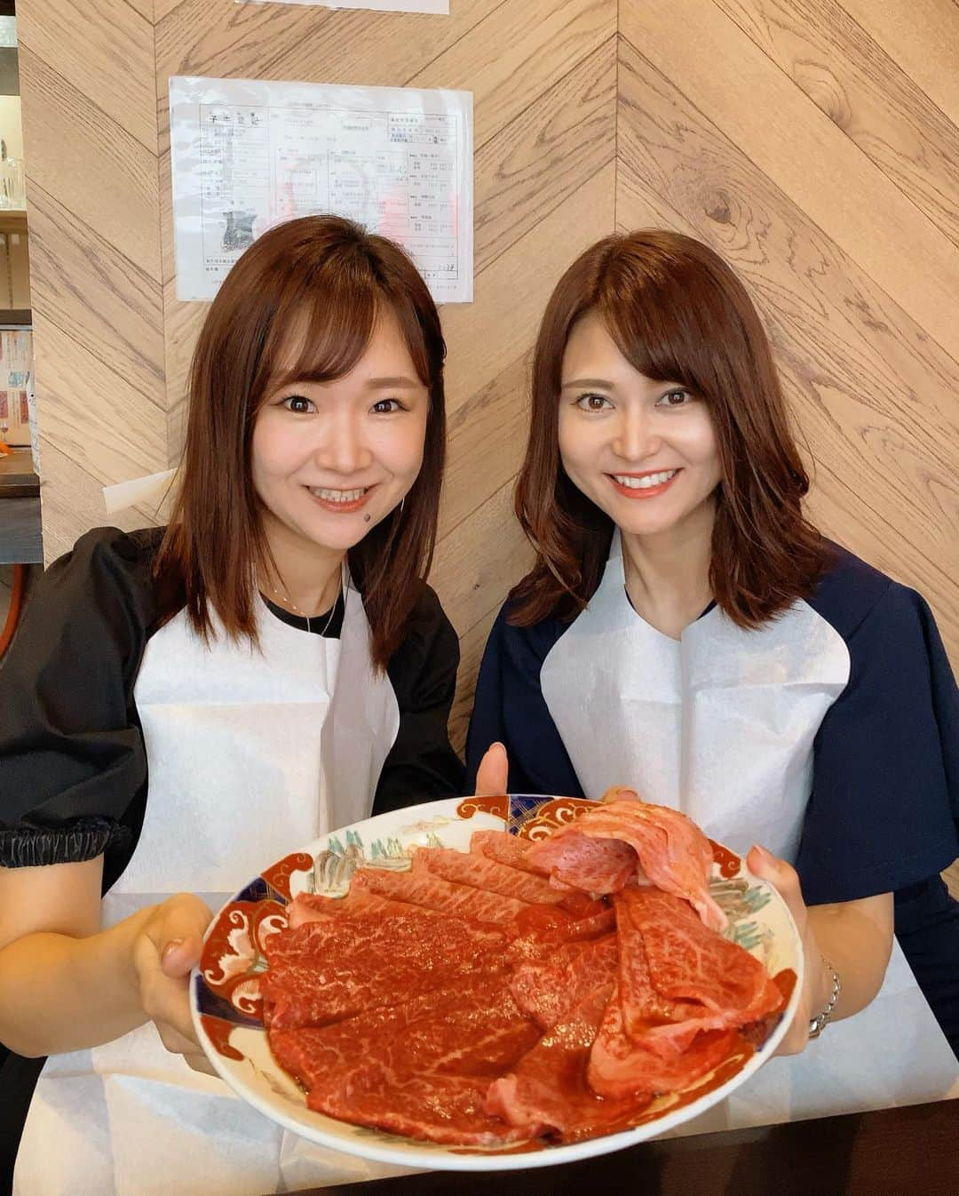 前川由希子さんのインスタグラム写真 - (前川由希子Instagram)「私の激推し！ 焼肉ホルモン人生大ちゃん🍖  行きたい！と言われる率No.1（ダントツ）の 大ちゃんで昼焼肉🔥  「私の周りで行ってない人いないんじゃない？」 って言ったら、 「いや、私は行っとらん」 と言われたので、ようやく連れてきた😂  とりあえず、お肉とカットが素晴らしく 美味しいんだけど…  「今日はスイーツにカヌレがあります」と。 焼肉でカヌレ⁈ しかも自家製⁈ それは食べねば！ と、いただきました。  HERMESのお皿で大事そうに出てきたカヌレは、 カヌレ屋さんしたら？ ってくらい美味しかった♡  友人も満足してくれたし（たぶん）、 これからも推します✨  @yakiniku_horumon_daichan  @ooyamadaisyou  #焼肉ホルモン人生大ちゃん  #焼肉  #但馬牛  #但馬牛焼肉  #福岡グルメ  #福岡焼肉  #馬出グルメ  #馬出焼肉  #馬出九大病院前 からすぐ #カヌレ #自家製カヌレ もあるよ #紙エプロン でメイドさんみたい」8月27日 11時22分 - maekawa.yukiko