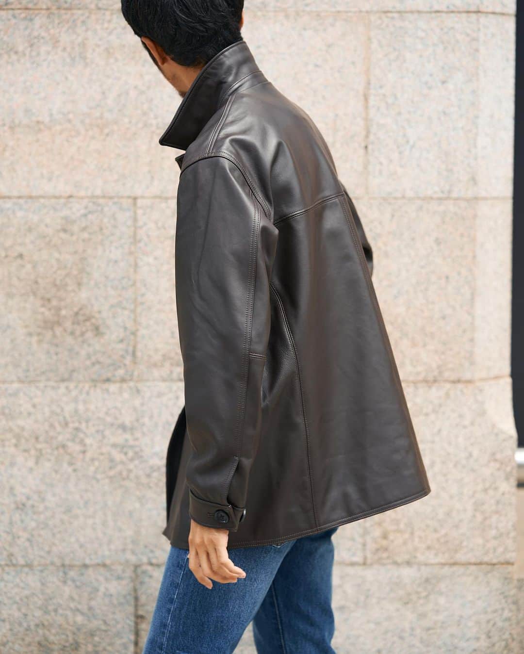 EDIFICEさんのインスタグラム写真 - (EDIFICEInstagram)「.  【ÉDIFICE】  Sheep leather car coat.  ¥59,400(tax incl.) Color：Black,Brown  #edifice #2023aw #carcoat #leather」8月27日 11時18分 - edifice.jp