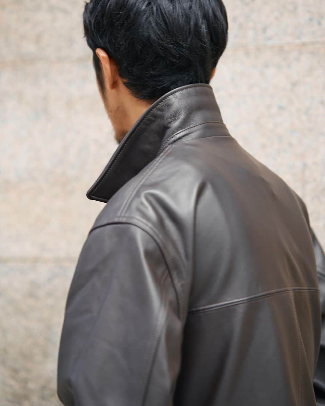 EDIFICEさんのインスタグラム写真 - (EDIFICEInstagram)「.  【ÉDIFICE】  Sheep leather car coat.  ¥59,400(tax incl.) Color：Black,Brown  #edifice #2023aw #carcoat #leather」8月27日 11時18分 - edifice.jp