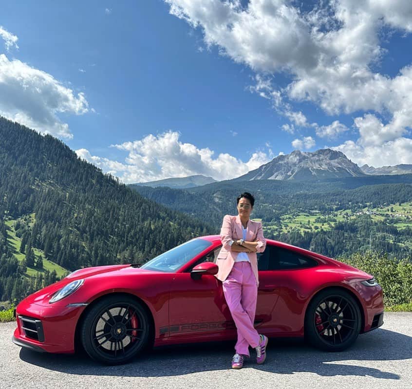 のインスタグラム：「Zürich에서 4시간 달려 St.Moriitz 도착 Porsche 75th🚗 @pptmotortour」