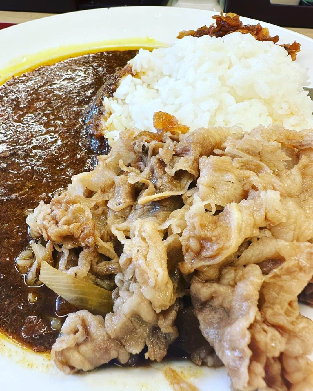 のインスタグラム：「松屋のカレーまた美味くなってんだけどなんなの。」