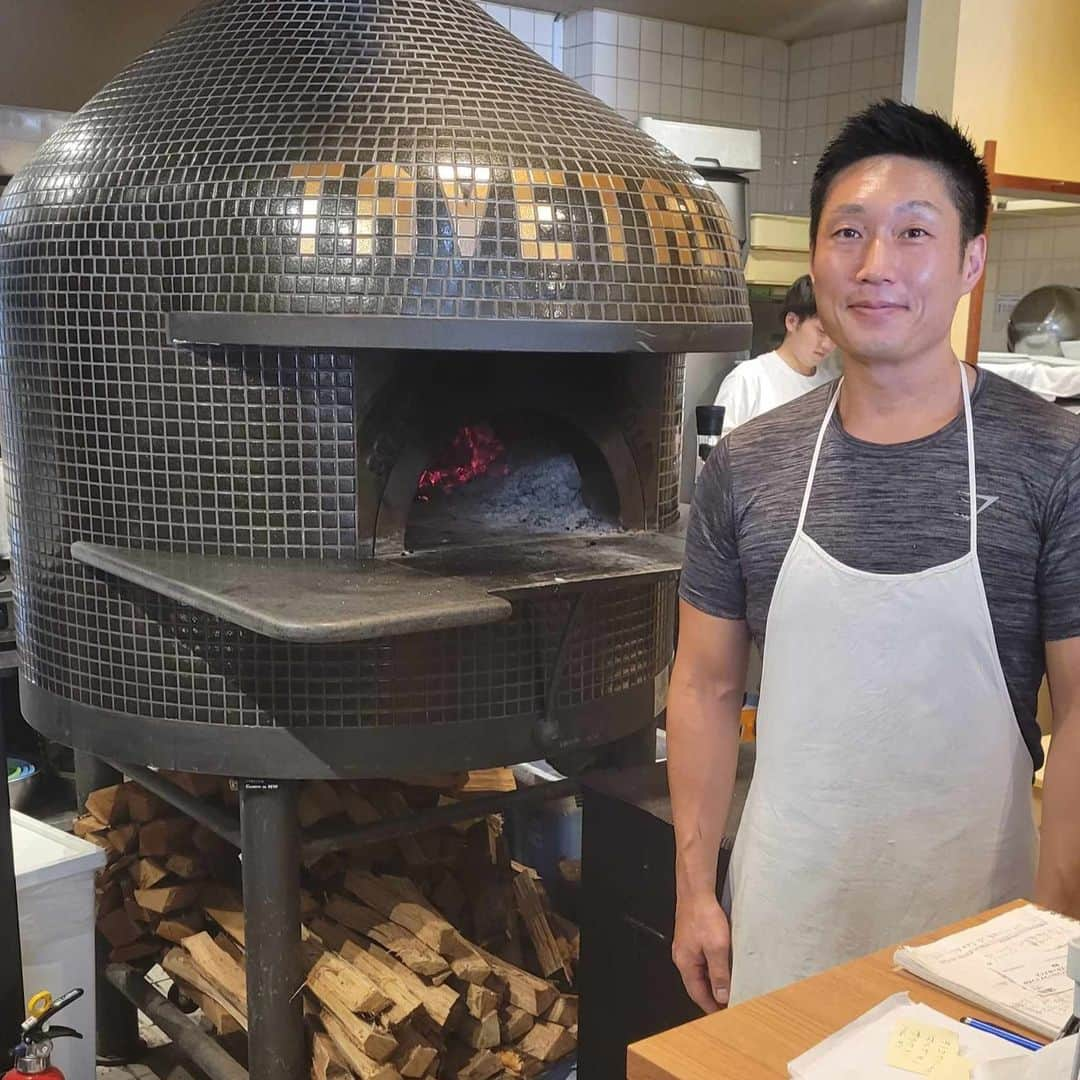 小野友葵子さんのインスタグラム写真 - (小野友葵子Instagram)「【竹ノ塚の薪窯焼きpizza専門店TAVETALINAさん】  先日、お世話になっている梁川貴美さんと、竹ノ塚の薪窯焼きpizza専門店 TAVETALINAさんへ。🇮🇹  今年6月にオープンしたそうです。  イタリア製のピザ窯！！ アンチョビとオリーブのピザをいただきましたが、とっても美味しかったですよ～！！🍕💕  8年住んだミラノの自宅を解約して、3ヶ月.....。 イタリアの美味しいピザを思い出しました。  美味しかったので、 是非また行きたいお店です～！❤   ｡.｡:+* ﾟ ゜ﾟ *+:｡.｡:+* ﾟ ゜ﾟ *+:｡.｡ 🎵2023/7/2（日）14：30 ムラマツリサイタルホール新大阪（大阪公演） 🎵2023/7/16（日）13：00 ザ・ルーテル・ホール（札幌公演） 🎵2023/9/2（土）13：30 すみだトリフォニー小ホール（東京公演） 🎵2023/11/5（日）14：00※振替 レソラホール（福岡公演） https://ameblo.jp/onoyukiko/entry-12798896137.html  📻2023/9/2（土） 動画配信型ラジオレギュラー冠番組 『小野友葵子のBella Serata‼』 第1、第3土曜日 21：00～21：50生放送中 https://ameblo.jp/onoyukiko/entry-12817025188.html  🎵2023/9/12（火）15:00 酵素クレープ専門店クレープアリサ東京 https://ameblo.jp/onoyukiko/entry-12816336256.html  🎵2023/10/12（木）15:00 酵素クレープ専門店クレープアリサ東京  🎵2023/10/13（金）18:15 東京芸術劇場コンサートホール https://ameblo.jp/onoyukiko/entry-12816806430.html  💿小野友葵子コラボ参加CD発売中！ https://ameblo.jp/onoyukiko/entry-12800332342.html  🎼小野友葵子プロデュース若手オペラ歌手グループ『I  BOCCIOLI』メンバー募集中！ https://ameblo.jp/onoyukiko/entry-12800609513.html ｡.｡:+* ﾟ ゜ﾟ *+:｡.｡:+* ﾟ ゜ﾟ *+:｡.｡ 🌹HP https://www.onoyukiko.com/ 🌹ブログ http://ameblo.jp/onoyukiko 🌹Instagram（yukikoonosoprano） https://www.instagram.com/yukikoonosoprano/ 🌹Twitter https://twitter.com/yukiko_ono 🌹YouTube（YukikoOno小野友葵子） https://www.youtube.com/user/VitaRoseaYukikoOno 🌹小野友葵子のコンサートってどんな感じ？ https://youtu.be/bWges5LlLnw ｡.｡:+* ﾟ ゜ﾟ *+:｡.｡:+* ﾟ ゜ﾟ *+:｡.｡  #竹ノ塚 #竹の塚 #薪窯焼きpizza専門店 #TAVETALINA #イタリアン #イタリアンランチ #竹ノ塚ランチ #ピザ窯 #アンチョビとオリーブ #オープンしたて #ソプラノ歌手 #オペラ歌手 #オペラ #錦戸部屋女将 #バラ好き #パンダ好き #ミラノ #イタリア #ラジオパーソナリティー #プロデューサー #若手アーティスト支援 #デビュー15周年」8月27日 11時47分 - yukikoonosoprano