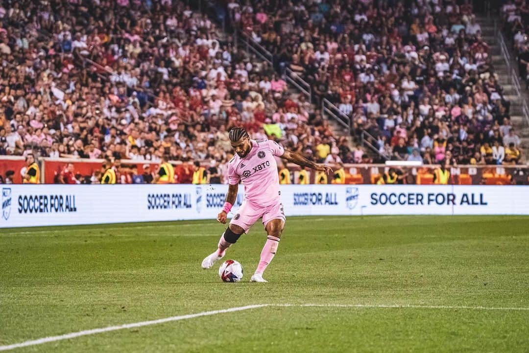 デアンドレ・イェドリンさんのインスタグラム写真 - (デアンドレ・イェドリンInstagram)「Onto the next! +3  @intermiamicf」8月27日 11時55分 - yedlinny
