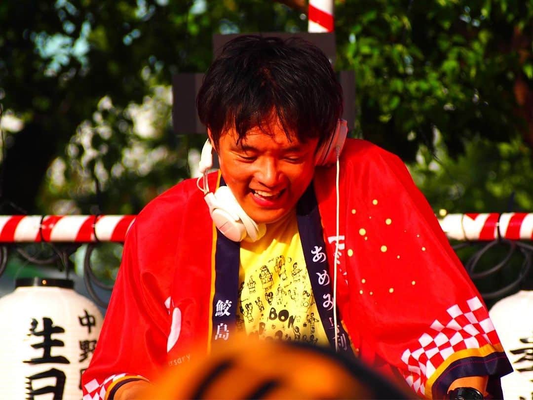 鮫島一六三さんのインスタグラム写真 - (鮫島一六三Instagram)「#サメシマニア の皆様 #ヒロミスト なあなた。 お待たせしました。 今夏のいいところあげておきます。  #お笑い #落語 #弾き語り #シンガーソングライター #漫才 #DJ #講演 #アニソンディスコ #アニクラ #アニメソング #anime #BANBANBAN #吉本興業」8月27日 11時55分 - banbanbansame