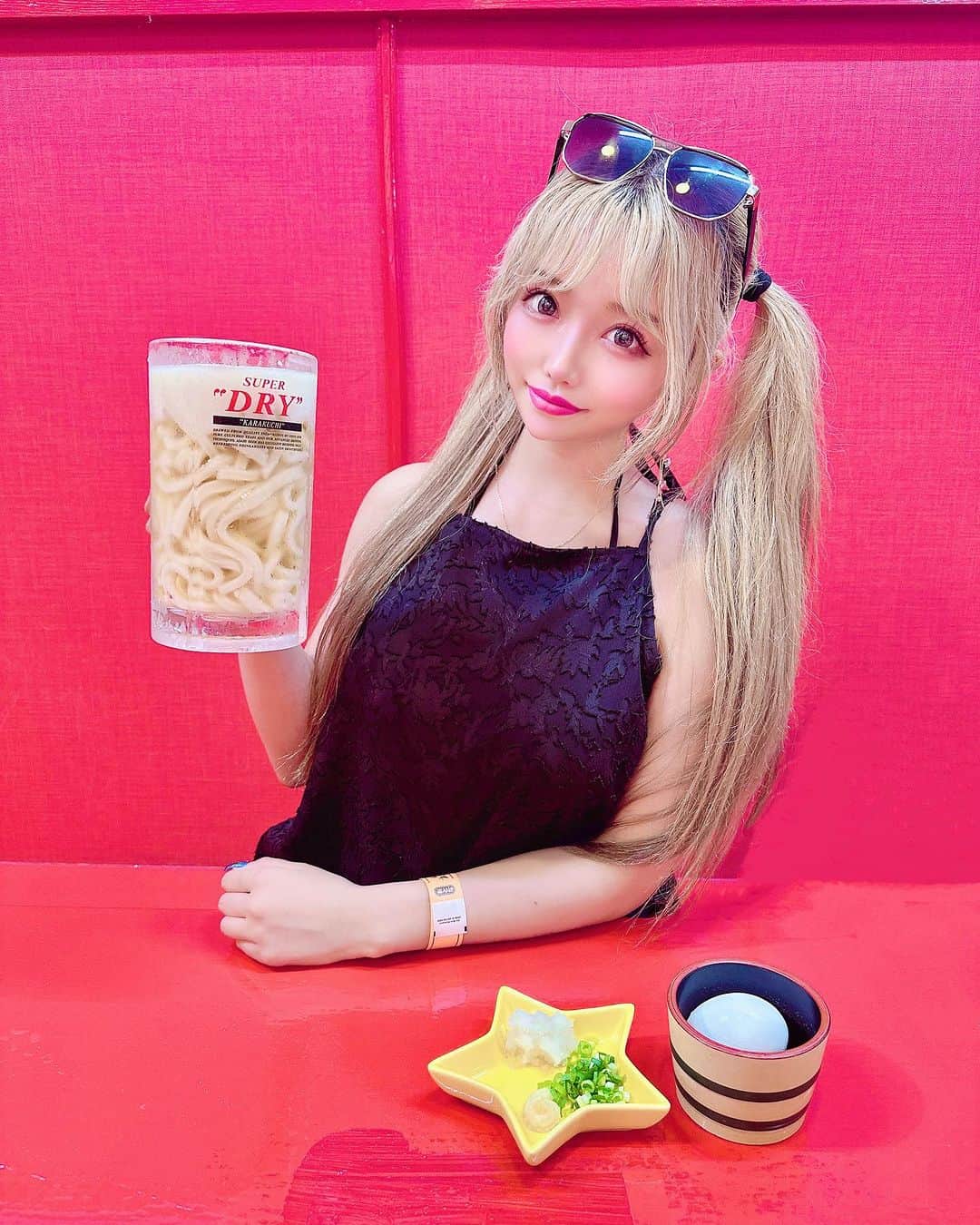 でいじーのインスタグラム：「でっかいビール🍺  じゃなくて うどん◥█̆̈◤࿉∥わら  さすが香川、コシがあってちょー美味しかった✨️  #冷やしジョッキとろろうどん #冷やしジョッキ#ビール#うどん#香川県 #香川グルメ #香川#newレオマワールド #レオマワールド#テーマパーク#遊園地#インスタ映え#インスタ映え料理 #インスタ映えフード #でかい#big #とろろうどん#うどん県 #うどん好き #満腹#大盛り#美味しかった#はらぱん #フードファイト#フードファイター」