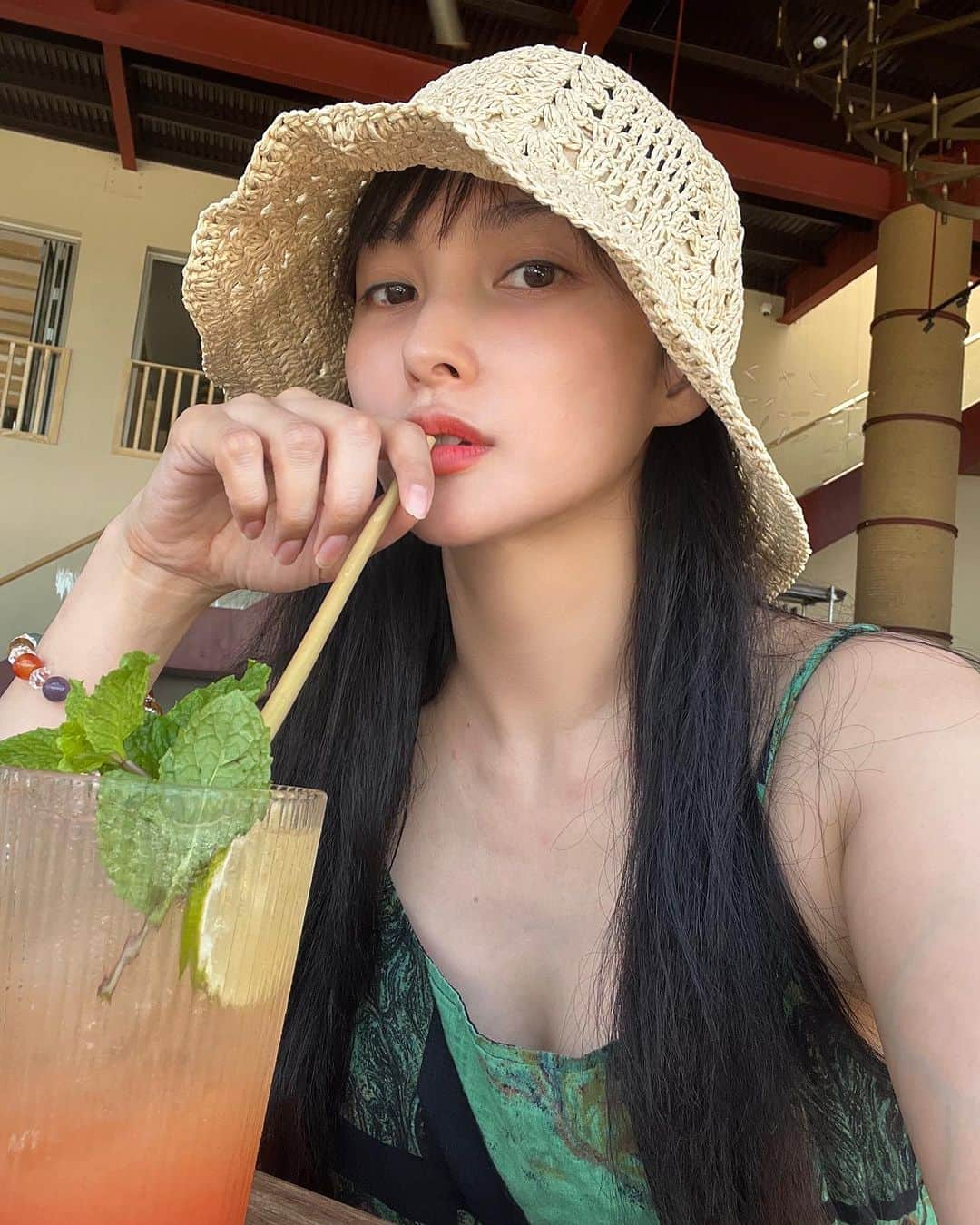 パク・ギュリのインスタグラム：「🏝️🏝️🏝️숨돌리기」