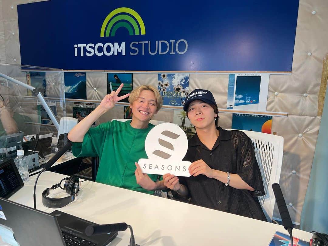 藤井達也のインスタグラム：「SEASONS RADIOありがとうございました😊  TikTokやってる先輩と後輩から 後輩のふみやが来てくれましたw  #たまプラーザ #fmサルース」