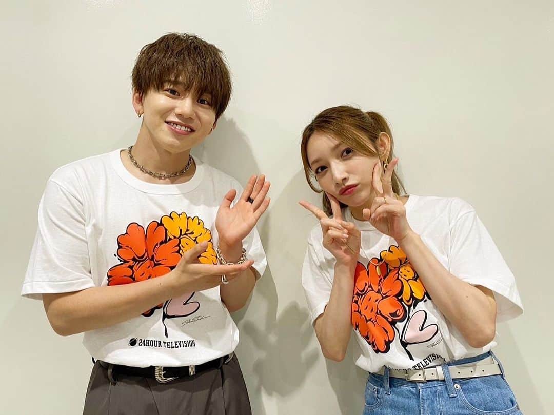 のインスタグラム：「📺『24時間テレビ46』内の音楽番組企画「24時間もヒッパレ！」🎙🎶 出演させていただきました！ ご覧いただいた方ありがとうございました😊  楽しかった〜🫶🏻🖤  📸同じ事務所の花村想太さんと〜！  #24時間テレビ #24時間もヒッパレ！」