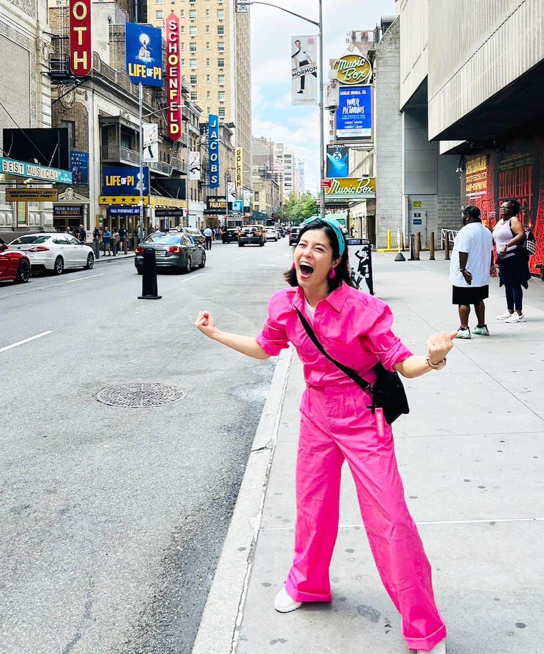 神田愛花さんのインスタグラム写真 - (神田愛花Instagram)「さぁ‼️ エネルギーを蓄積するぞ🇺🇸🗽🩷 うぉ〜✊🏻✊🏻✊🏻✊🏻✊🏻✊🏻  #NYC #ニューヨーク #pink #ピンク #魂が叫んでる！ #興奮する空気 ＃興奮する音 #うぉ！！ #神田愛花」8月27日 12時13分 - aikakanda
