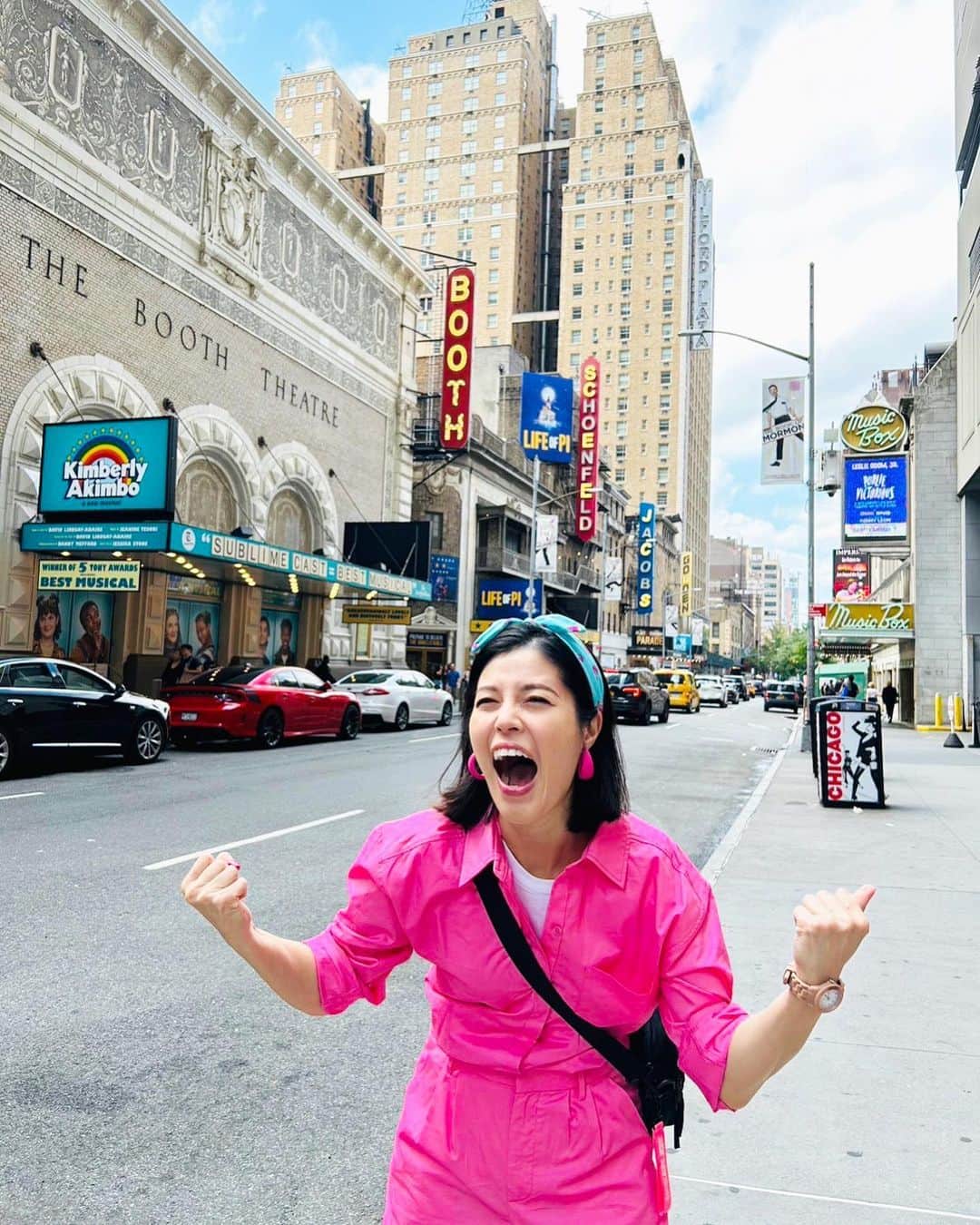 のインスタグラム：「さぁ‼️ エネルギーを蓄積するぞ🇺🇸🗽🩷 うぉ〜✊🏻✊🏻✊🏻✊🏻✊🏻✊🏻  #NYC #ニューヨーク #pink #ピンク #魂が叫んでる！ #興奮する空気 ＃興奮する音 #うぉ！！ #神田愛花」
