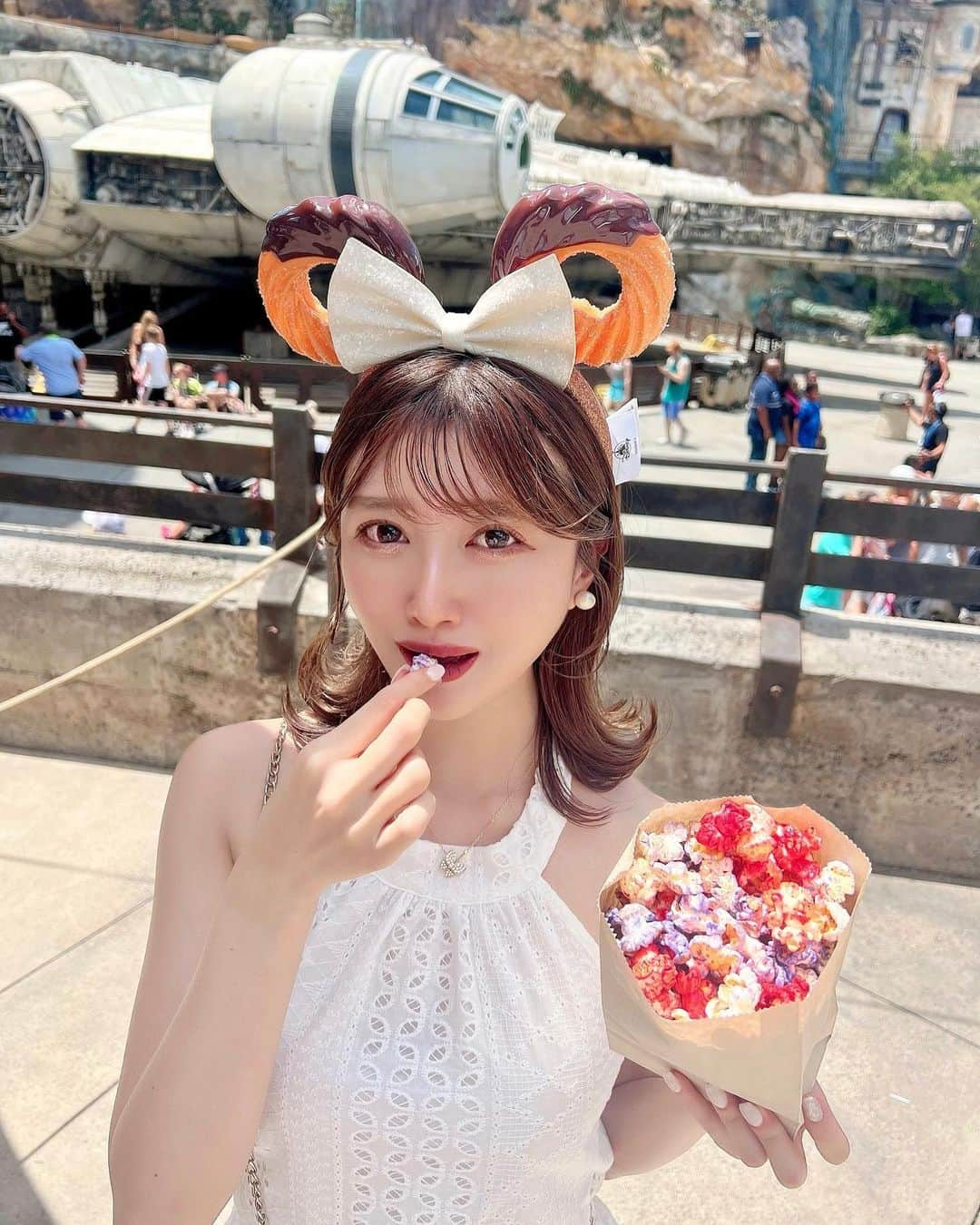 速水ティーナさんのインスタグラム写真 - (速水ティーナInstagram)「🎈🏰🇺🇸 𝘿𝙞𝙨𝙣𝙚𝙮 𝙃𝙊𝙇𝙇𝙔𝙒𝙊𝙊𝘿🛡️⚔️👑  とにかくアトラクション乗りまくりました🎢✨ 日本にはない世界観のハリウッドパークエリア🏺🗺️  楽しかった🍿🐭 そして丁度𝟏𝟎𝟎周年に来れて嬉しい🩷🩵💚💛  #アナハイム #アナハイムディズニー #カリフォルニアディズニー #海外ディズニー #ディズニー旅行 #anaheimdisney #disneyland #カリフォルニア #disney100 #disneyworld #ディズニーワールド #ディズニー」8月27日 12時30分 - tittypop