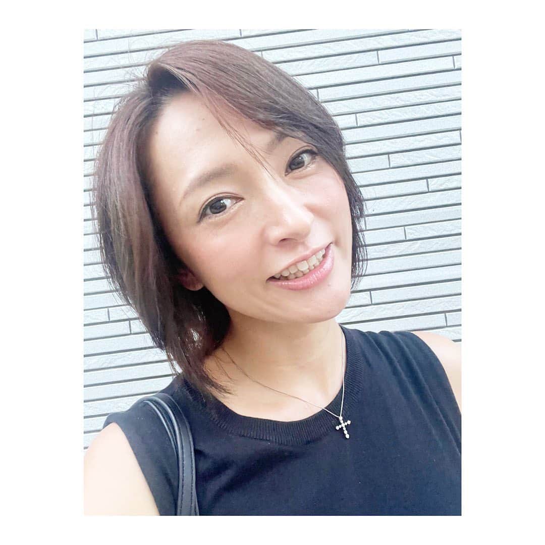 のインスタグラム：「すぐ色落ちすると思うけど……  どうかね？🖤  #ヘアカラー #hair #実際はもう少し明るい」