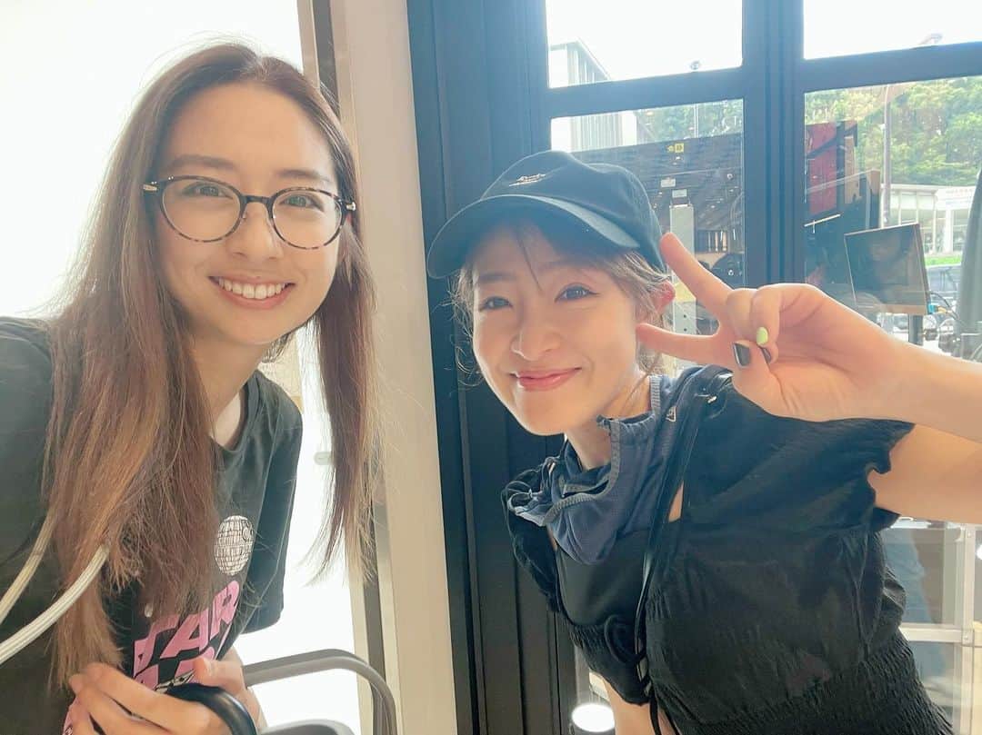 中田あすみのインスタグラム：「わ！！！！！先ほど買い物中に偶然大沢あかねちゃんと遭遇…！！！😳💞 まさかの出会いに運命感じずにはいられませんでした🤤 オトナの天てれのOAもあったばかりだし、なんだか天てれづいていて嬉しいかぎり🥰  #天てれ #運命感じざるを得ない #大沢あかねちゃん #可愛さ溢れすぎててヤバかった #写真撮ってくれてありがと♡」