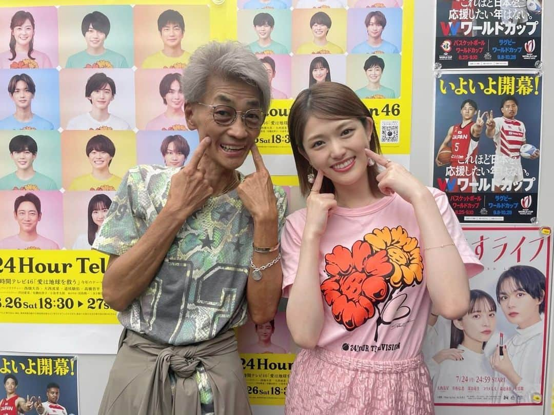 松村沙友理さんのインスタグラム写真 - (松村沙友理Instagram)「🍎  『24時間テレビ　上田と女が朝まで吠える夜！』 憧れのあの人から大嫌いなあの人までつながっちゃうぞSP  深夜の2時ごろから出演しました！  謝りたい人として 昔、お世話になった声優の矢尾一樹さんになんと、スタジオまで来て頂き 謝ることができました🙇‍♀️ 本番中は　ちゃんと謝れなかったので 改めて本番後　謝罪させて頂いた際も ずっとずっと優しくて 本当に本当に申し訳ない気持ちで いっぱいでした😭🙇‍♀️ お詫びの品もお渡しでき、 ずっと長年モヤモヤしていたので お会いできてお話しできて感謝でした🙇‍♀️ この機会を作ってくださった番組さん そして、矢尾さん 本当に、ありがとうございます🙇‍♀️  今後も全てのお仕事を諦めることなく 全力で頑張ります🙇‍♀️  この後も 24時間テレビの関西ローカル枠に 登場します🫡  よろしくお願いします！」8月27日 12時49分 - matsumura_sayuri_official