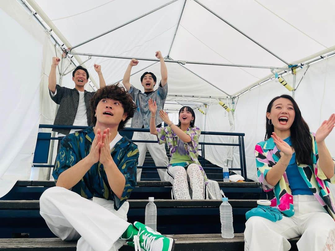 緑黄色社会のインスタグラム：「2023.8.26  #音楽と髭達2023 HARD OFF ECOスタジアム新潟  熱くて最高のスタジアムでのLIVE🔥 観ていただいた皆様ありがとうございました✨  #真夏のシンデレラ のキャスト、 #GENERATIONS #白濱亜嵐 さん  長屋晴子がライブ参加させていただいた、#東京スカパラダイスオーケストラ さんと📸  #緑黄色社会」