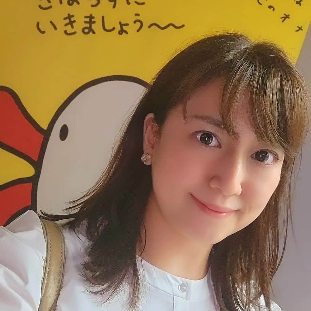 矢田優季のインスタグラム：「.⁡ ⁡⁡【出演情報】⁡⁡ ⁡〇日越外交関係樹立50周年特番⁡ 『日本xベトナム絆の旅祇園祭がつなぐ異文化交流』 ⁡〇8.27（日）16時～⁡17時半 ⁡〇カンテレ（関西テレビ放送） 8ch⁡ @kantele8ch （後日TVer）⁡ ⁡⁡⁡ ⁡皆さんは、今年、日本とベトナムが外交関係樹立50周年を迎えることをご存知ですか？⁡ ⁡⁡ それを記念するこちらの番組に、Voで携わらせて頂きました✨⁡⁡⁡ 担当させて頂いたのは、リポーターのベトナムで女優・モデル・ダンサーなどとしてご活躍されているマイゴさんの吹き替えです！⁡ ⁡⁡ ⁡ベトナムのNHKのような立ち位置の放送局と共同制作した一大プロジェクトで、非常に映像も美しくスケールも大きな内容となっています。⁡⁡ ⁡ ⁡収録中も見応えある中身に楽しんでお仕事させて頂きました！⁡ ⁡⁡⁡⁡ ⁡⁡ ⁡⁡⁡写真は別件の写真で笑⁡ 実は去年秋に旅の予定を1日延長して、カンテレにご挨拶に伺いました。⁡ ⁡以前 #土曜はナニする⁡  のロケで⁡⁡お世話になったスタッフさんに「ナレーション力いれてます！」と直接お伝えに行きたかったからです😌 ⁡⁡⁡ ⁡今回のお仕事、そんな、 ⁡⁡「ナレーション頑張って勉強してます！」⁡ ⁡「ナレーションに力入れてます！」⁡ ⁡「ナレーションやりたいです！」⁡ と言い続けること、伝え続けることで繋がったご縁でした！ ⁡⁡ ⁡ ⁡⁡誰か一人でもその頑張りを見ていてくれたり、声をキャッチしてくれたら現場まで繋がっていく。⁡ やる事やっていたら、あと私たちに出来る最大のことは声をあげ続けていくことなのかもしれないなと改めて感じたお仕事でした🥺‪❤ ⁡ ⁡ご縁を繋いで下さった皆さんありがとうございました！⁡⁡ ⁡そして男性パートのVoを担当されたMC.MASA（@masa.shigeoka ）さんありがとうございました！⁡ ⁡ ⁡⁡番宣用写真も次はしっかりブースやスタジオで撮影します✨⁡ （あまりに楽しすぎて撮ってくるの忘れてしまいました😂） ⁡⁡ ⁡ ⁡⁡素敵な内容となっていますのでぜひご覧下さい！⁡ ⁡⁡ ⁡⁡ ⁡ #アナウンサー⁡⁡ ⁡ #女子アナ ⁡ #ナレーター⁡⁡ ⁡ #ナレーション ⁡ #ボイスオーバー⁡ ⁡⁡ ⁡ #カンテレ ⁡⁡ #ベトナム⁡ ⁡ #日越⁡ ⁡ #京都⁡ ⁡ #祇園祭」