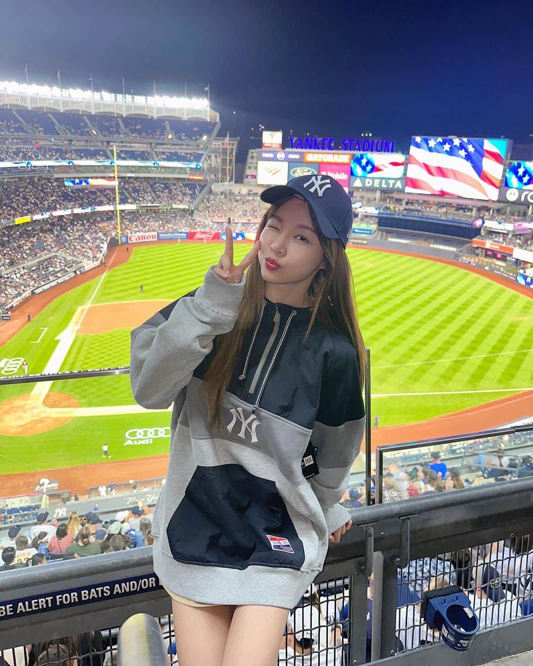 Yuriのインスタグラム：「⚾️ ෆ⸒⸒⸜( ˶'ᵕ'˶)⸝‪ 📍紐約洋基球場  解鎖✔️  啊！吊牌露出來了」