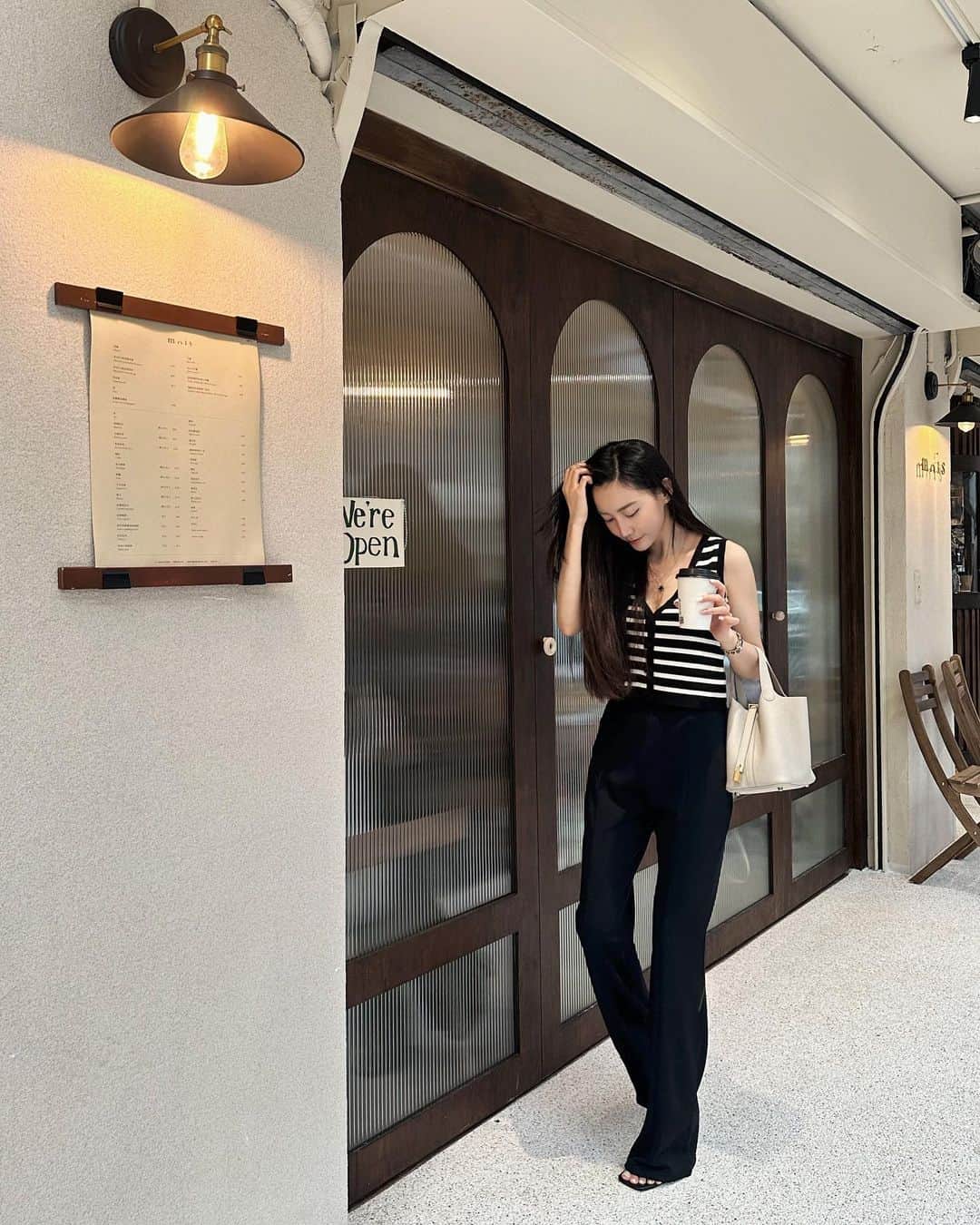 璇璇のインスタグラム：「給媽媽一杯咖啡的時間 —2023.8.27  找了間風格我很愛的咖啡廳， 雖然剛好碰上的午後大暴雨， 但喝到了一杯好喝的咖啡也值得了， 真的很愛西西里檸檬咖啡氣泡飲☕️  選了套很適合這家咖啡廳的穿搭， 午後有些悶熱但這套穿起來很親膚透氣， 尤其長褲很有彈性而且超修身， 和我選的上衣搭配起來好好看🤍🖤  現在到 @lovfee 可以使用我的折扣碼 「xuanxuan」英文全部小寫哦！ 可用在官網商品 全館9折(特價品除外) 折扣碼使用期限：8/27-9/10  #lovfee #lovfeegirl #lovfeestyle」