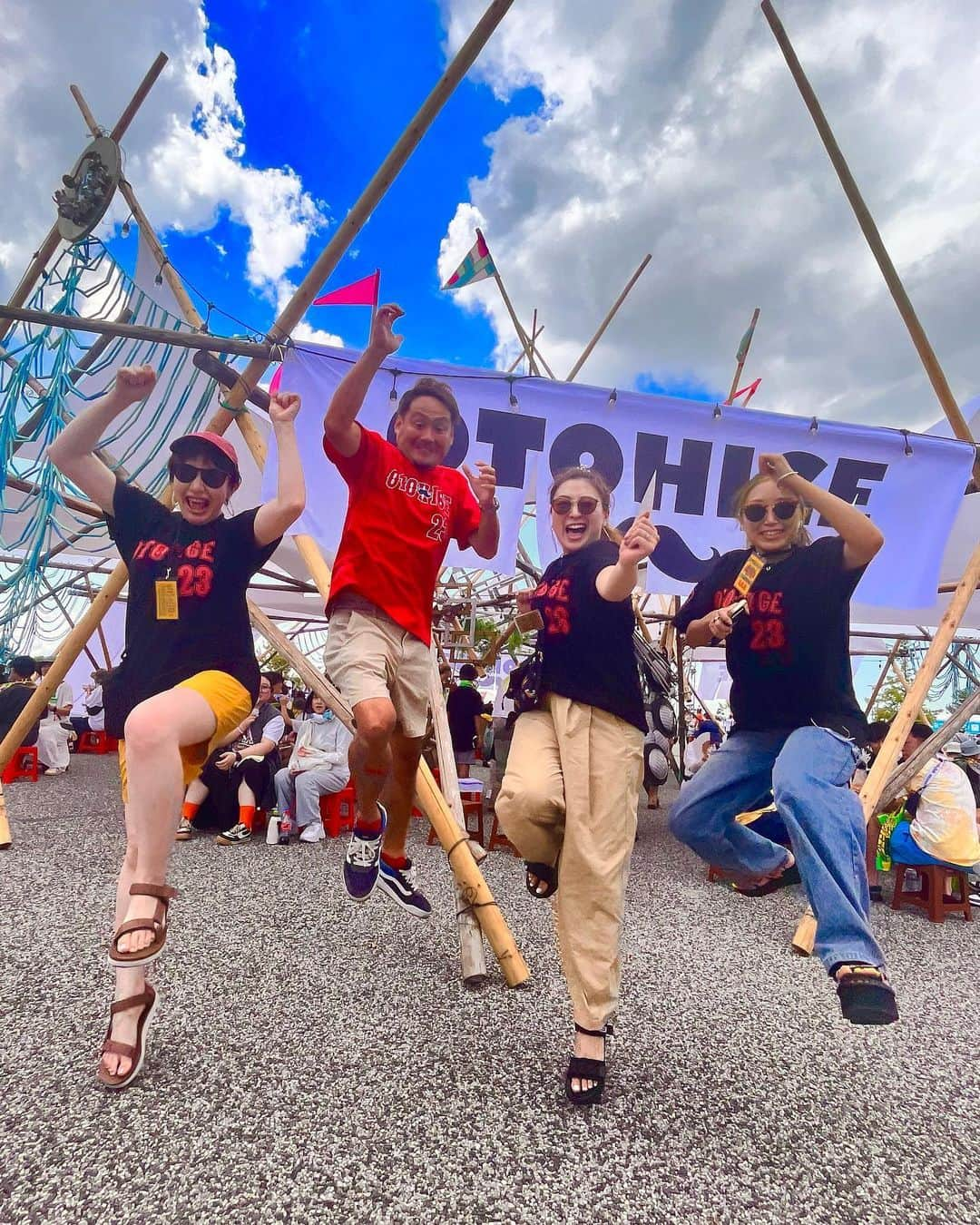 本間紗理奈さんのインスタグラム写真 - (本間紗理奈Instagram)「夏の終わりを告げる、 音楽と髭達。  今年も、 FM-NIIGATA特設ブースから 📻公開生放送 特別番組音楽と髭達2023-WA- 🎙️公開録音 東京スカパラダイスオーケストラ GENERATIONS BE: FIRST を担当させていただきました🙇‍♀️  ライブもちょくちょく見ることが できました🤘🤍🫧  音髭に携わっている 出演アーティストの皆さん、 スタッフの皆さん、 ありがとうございました😭  そしてたくさんのお客さん！ めちゃくちゃ楽しかったね😆  #音楽と髭達2023 #音楽と髭達 #音髭 #音髭775 #fmniigata #fm775 #fm新潟 #エフエム新潟 #radio #ラジオ #ラジオパーソナリティー」8月27日 13時00分 - sarinaaaaa_h