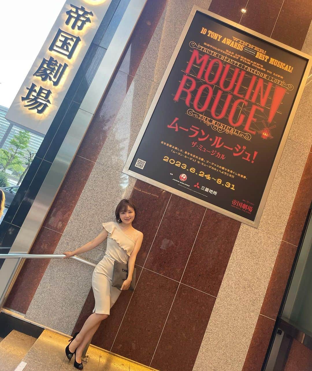 Roseさんのインスタグラム写真 - (RoseInstagram)「👠🍸💎  💋MOULIN ROUGE💋  映画の世界と ミュージカルの世界 それぞれ違って楽しかった…✨  終始もう照明に照らされてキラキラ輝く衣装と豪華ゴージャスな舞台セットに目が釘付けだった✨  演者さんの実力とオーラはもちろんのこと 会場の観客の方達の熱心さと活気がすごかった…！！ やっぱり生のステージは違う〜✨ ルーラ誘ってくれてありがとう🫶  終わった後は歩いてペニンシュラのバーへ🍸 普段味わえない空間をたくさん堪能した１日でした💜  次は必ずパリのムーランルージュを観に行く🌙  #帝国劇場  #ムーランルージュ  #ムーランルージュザミュージカル  #moulinrouge  #ペニンシュラ東京」8月27日 13時15分 - rose_ro_tan