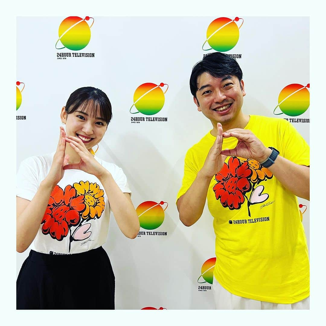 藤田大介のインスタグラム：「2023.8.27きょうは「24時間テレビ」でした！僕にとって会場での仕事は新人の時以来、18年ぶりです。DayDay.火曜メンバーのヒロミさんのゴール実況を会場で番組用に生でつけさせてもらいました。500m手前からの実況、ヒロミさんからの愛を受け取り心動かされ、伝えました。昨晩からほぼ全てマラソンと向き合ってこられた姿を見て、本気で取り組む姿勢と優しさに胸を打たれました。 隣にはZIP!の林田さん！一緒に実況し、なにわ男子さんのオフィシャルインタビューも行いました。明日の情報番組、最後は2人で両番組のポーズ！  日本テレビを代表して、なにわ男子さんに話を聞いてきました。リーダー大橋さんはじめみんな素晴らしく魅力的で楽しそうでした！面白いコメントも飛び出しているのでぜひ明日のDayDay.やZIP!をご覧ください！  #なにわ男子 #24時間テレビ #インタビュー #林田美学 #日本テレビ #ヒロミさん」