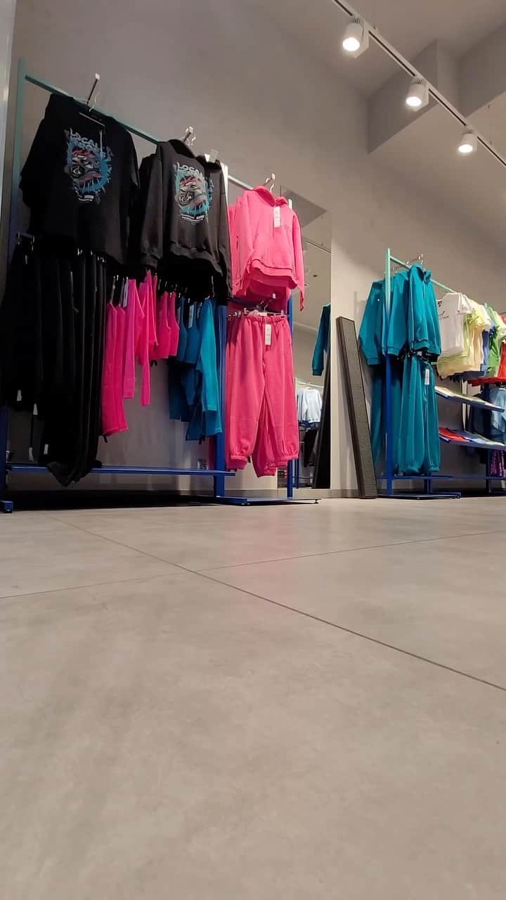 LOCAL HEROESのインスタグラム：「Sunday shopping is more fun! 🤍🛒 Mamy dla was niedzielną niespodziankę -20% for everything w naszych LH STORES 🏩」