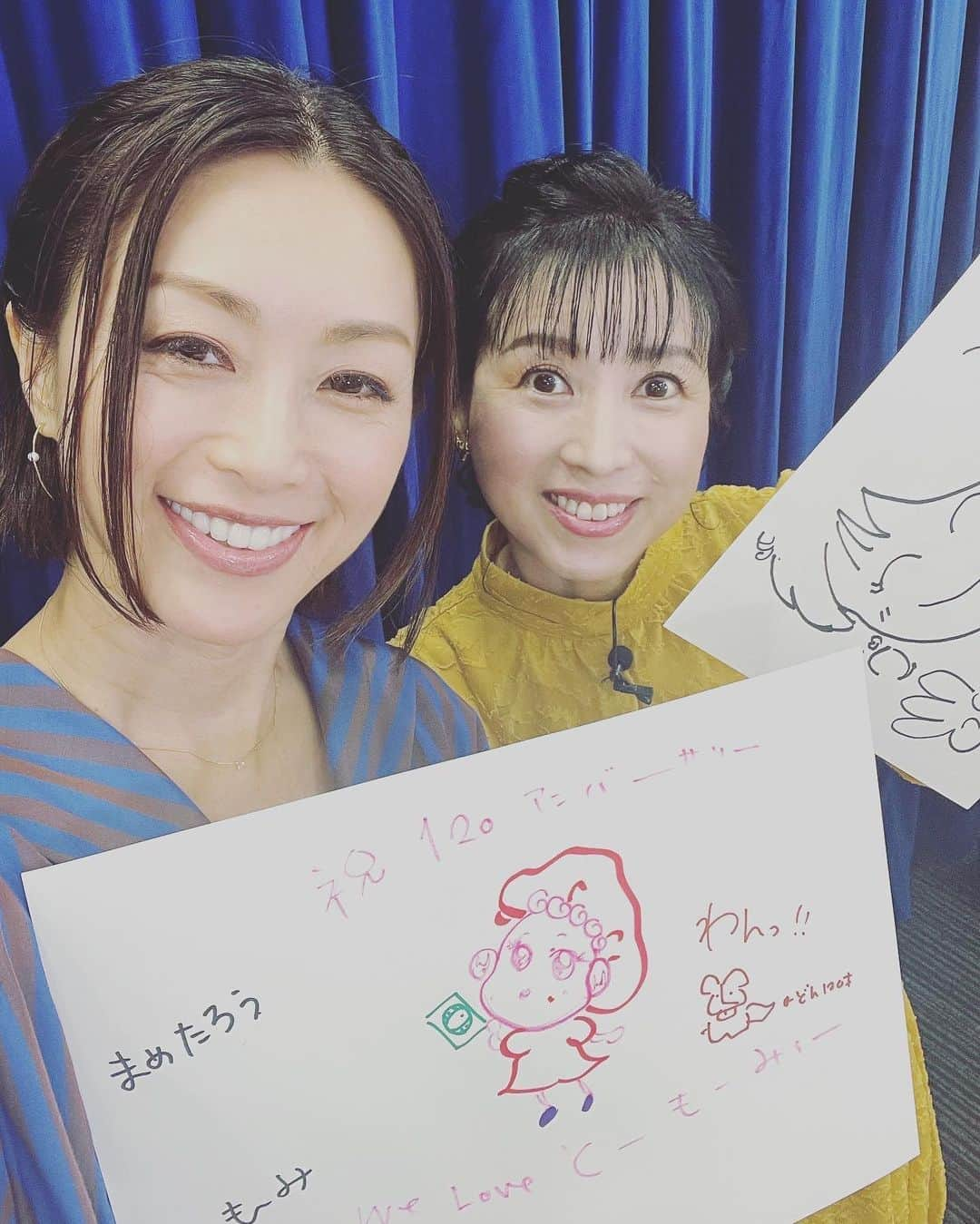 酒井法子さんのインスタグラム写真 - (酒井法子Instagram)「ニコニコチャンネル「のりニコッ」 2回目のゲストには💜 ぉお。。心の友よ〜西村知美さんが 来てくださいました😭 とろりん有難う！！！ たのしかったなぁ。。 ともちゃん、いつも優しくて可愛い。 けど😅ともちゃんには甘え過ぎてしまうなぁ。。 実は私😅連日舞台のお稽古をさせて頂いている為 のりニコッの心の準備が全くできていませんでした 🙇‍♀️🙇‍♀️🙇‍♀️🙇‍♀️🙇‍♀️🙇‍♀️🙇‍♀️🙇‍♀️ オススメスイーツも ご用意出来ず😭申し訳ございません状態。 嘆いていた私に。。 スタイリストのマリさんが天使の差し入れ👼 デザイナー・丸山敬太さんのクッキー😭 その名も 「KEITA MARUYAMA “OMOTASE” PROJECT」  「ファッションは洋服のみならず、衣食住すべてが、その人らしさのあらわれであり、ファッションである」とケイタマルヤマさんは 仰っております💜  私は無類のおもたせ好き！ お洒落すぎるオリジナル缶に ワクワクしちゃうクッキー💜 まり様、ケイタマルヤマ様 本当に有難うございました🙇‍♀️ 皆様に救って頂き。ゆるーく楽しく配信ができました🙇‍♀️ 有難うございました🙇‍♀️ のりニコッ、次回は９月２２日オンエアです！  #西村知美様 #KEITAMARUYAWA #衣装めちゃ可愛 #KEITA MARUYAMA “OMOTASE” PROJECT #@mari_takarada #のりニコッ #酒井法子」8月27日 23時02分 - noriko_sakai_official