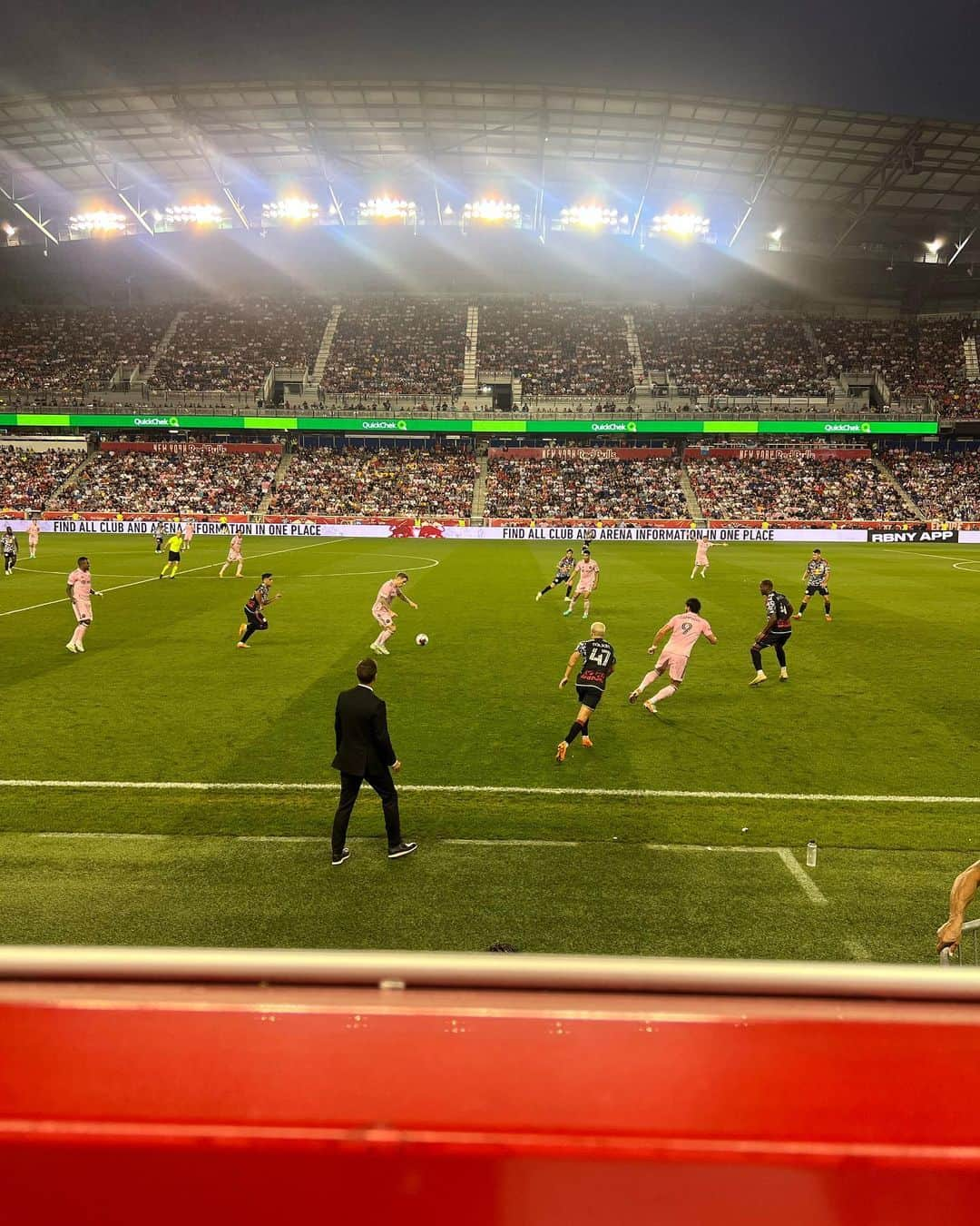 カル・ペンさんのインスタグラム写真 - (カル・ペンInstagram)「Messi mania @newyorkredbulls arena. ⚽️」8月27日 22時55分 - kalpenn