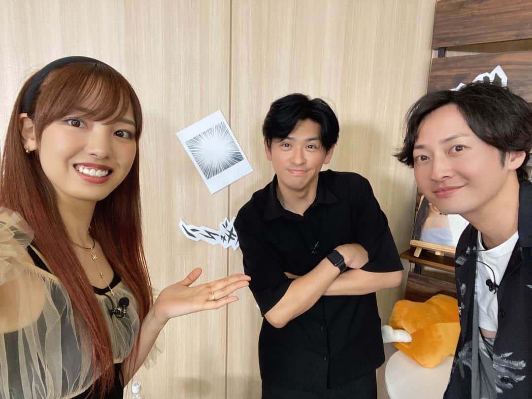 飯窪春菜のインスタグラム：「📚  「飯窪春菜のマンガ一日一冊！」 本日のゲストは賀集利樹さん、渋江譲ニさんでした💨 元仮面ライダー俳優のお二方👏🏻  私が小学生低学年の時に、仮面ライダーアギトの賀集さんと、 セーラームーンでタキシード仮面だった渋江さんを観ていました☺️  そんなお二方のそれぞれ全く違うジャンルの推しマンガ、ぜひアーカイブにてご覧ください〜😉💛  #飯窪春菜のマンガ一日一冊 #ニコニコチャンネルプラス」