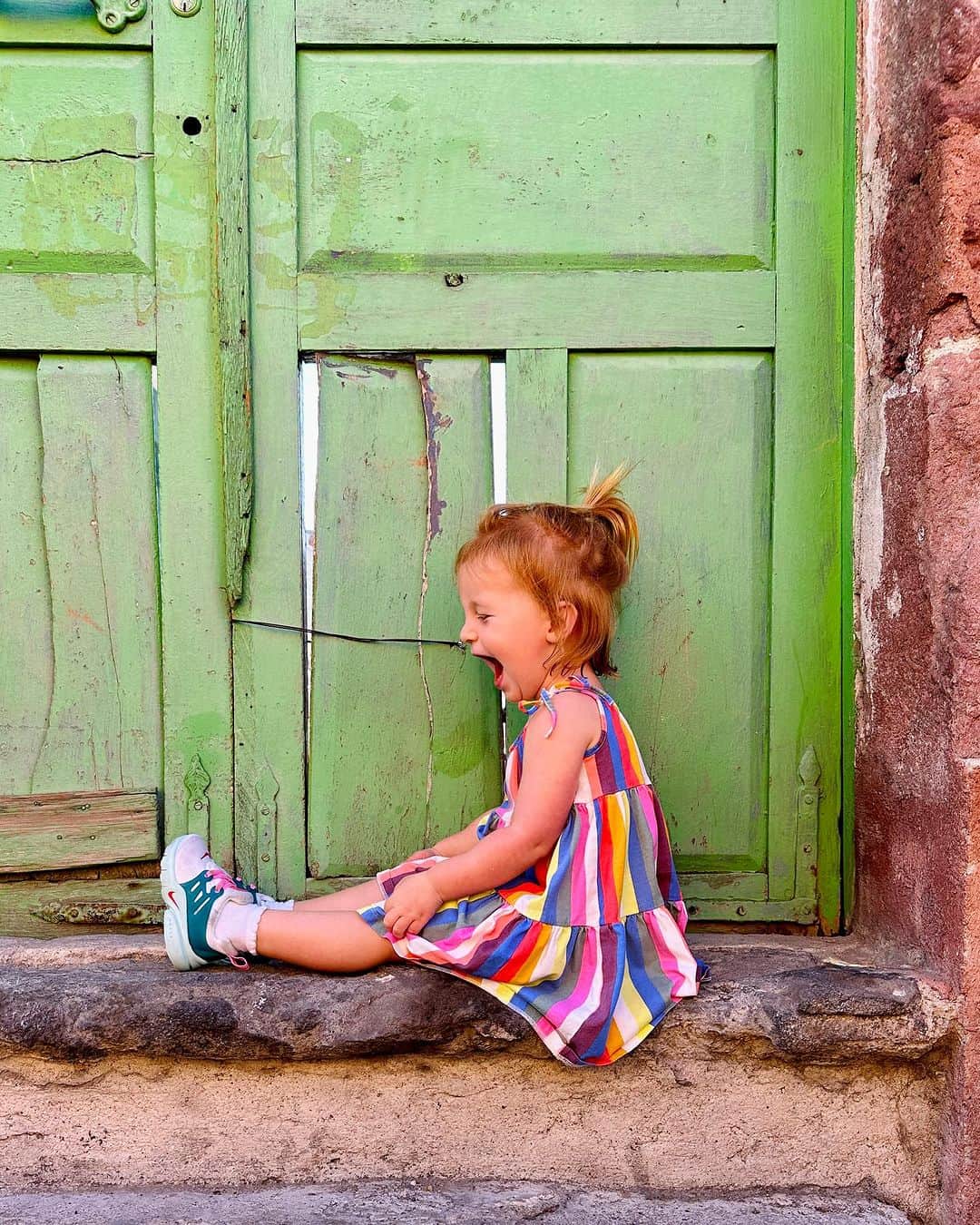 Gaby Dalkinのインスタグラム：「Poppy just out here living her best life and wearing all the color in San Miguel de Allende 💚」