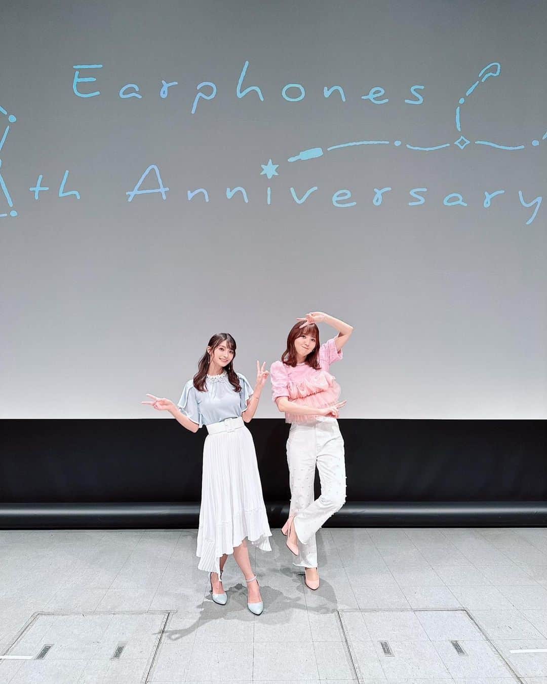 長久友紀さんのインスタグラム写真 - (長久友紀Instagram)「「Earphones 8th Anniversary Special Party」 来て下さった皆様ありがとうございました！  久々の有観客のトークイベントでしたがいかがでしたかー？ コーナーも盛りだくさんで楽しかったー！！！✨ ニューアルバム発売決定や「＃それが声優」のイヤホンなど新情報もあり、9年目もイヤホンズ として活動出来て嬉しいな♡ これからも末長久よろしくね˚₊*(ˊॢo̶̶̷̤ .̫ o̴̶̷̤ˋॢ)*₊˚  オンラインくじはこちらから💁‍♀️ https://www.fan-ds.com/top/fds-kuji/lot/detail/earkuji3  2024/2/14ニューアルバム「手紙」の予約受付はこちらから💁‍♀️ https://eaphones.lnk.to/TGMTW  #それが声優！キャラクターボイス搭載イヤホンのご予約はこちらから💁‍♀️ https://wedge-audio.jp/products/seiyus-life-earphones  #イヤホンズ  #イヤホンズ8周年」8月27日 23時04分 - nagakuyuki