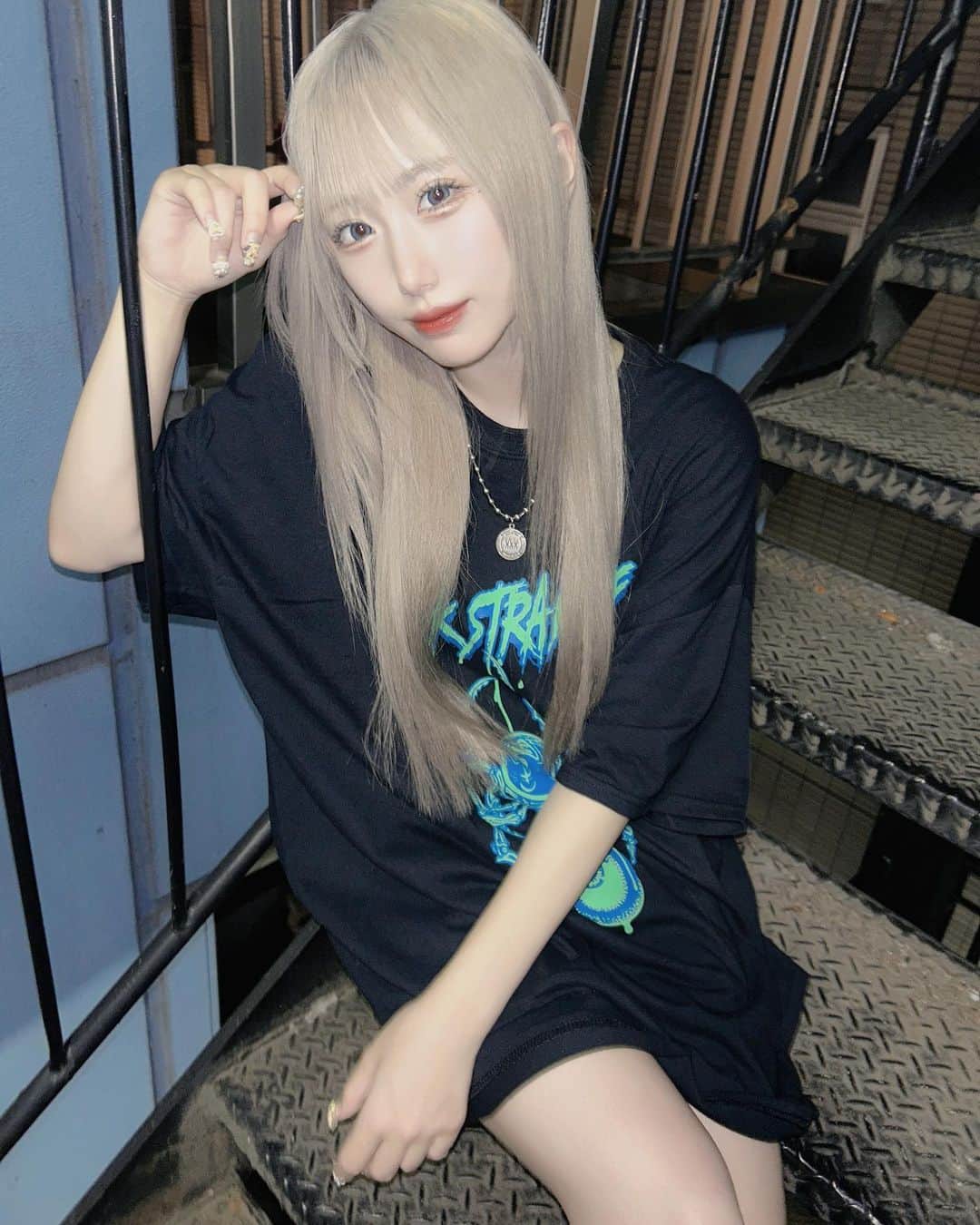 椎名栞のインスタグラム：「🕷🕸🖤」