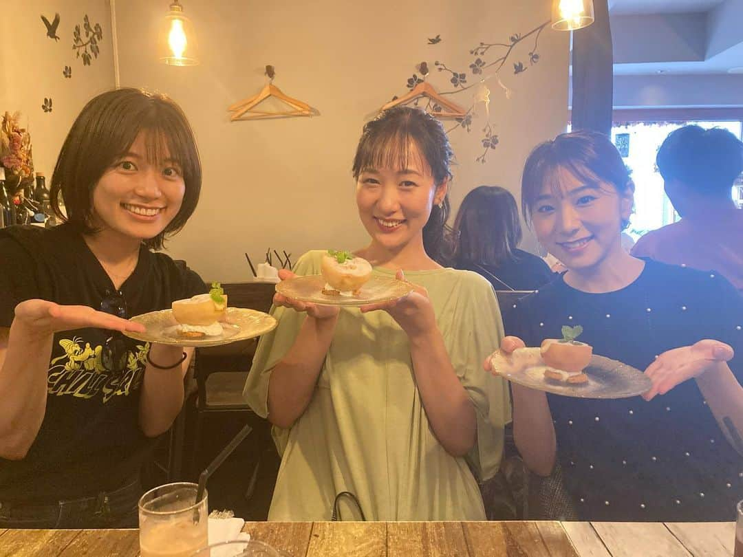 宮崎麗奈さんのインスタグラム写真 - (宮崎麗奈Instagram)「． ハマナビ関係者でBBQをしました🍖☀️ ⁡ 久しぶりにナビゲーターのみんなと集まれて、 普段会う機会がないスタッフさんにもお会いできて、 美味しいお肉が食べ放題で…🤤💕 ⁡ とっても楽しい時間でした！ ⁡ ⁡ --------------------------------------------- 今回利用させて頂いたお店はこちら💁‍♀️✨ ⁡ 📍横浜モアーズ食べ放題BBQビアガーデン @yokohama_beer 神奈川県横浜市西区南幸1-3-1屋上横浜モアーズ 開催期間：2023年4月13日～9月24日 ⁡ 📍cafe&dining PERCH @perch_cafekitchen 神奈川県横浜市西区岡野1-1-17 ベイシス横濱岡野1階 --------------------------------------------- #ハマナビ #TVK #テレビ神奈川 #横浜 #横浜市 #ハマナビナビゲーター #ナビゲーター #BBQ #バーベキュー #食リポ #アナウンサー #フリーアナウンサー #宮崎麗奈」8月27日 23時07分 - reina_miyazaki