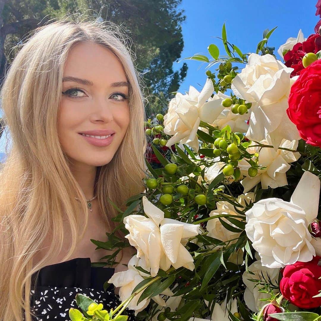 クセニア・カーノヴィッチのインスタグラム：「Спасибо большое всем за поздравления!🙏🏻❤️ Все прочитала и улыбка все ещё до ушей))」