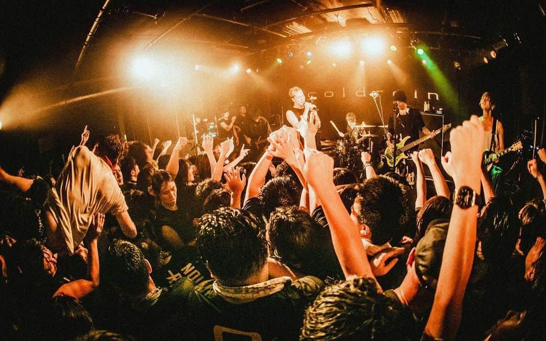 coldrainのインスタグラム：「“RE:ADMISSION” LIVE HOUSE TOUR 2023 at 秋田 Club SWINDLE  Photos by @yamada_mphoto   #coldrain  #再入学ツアー #SWEETSIXTEEN」