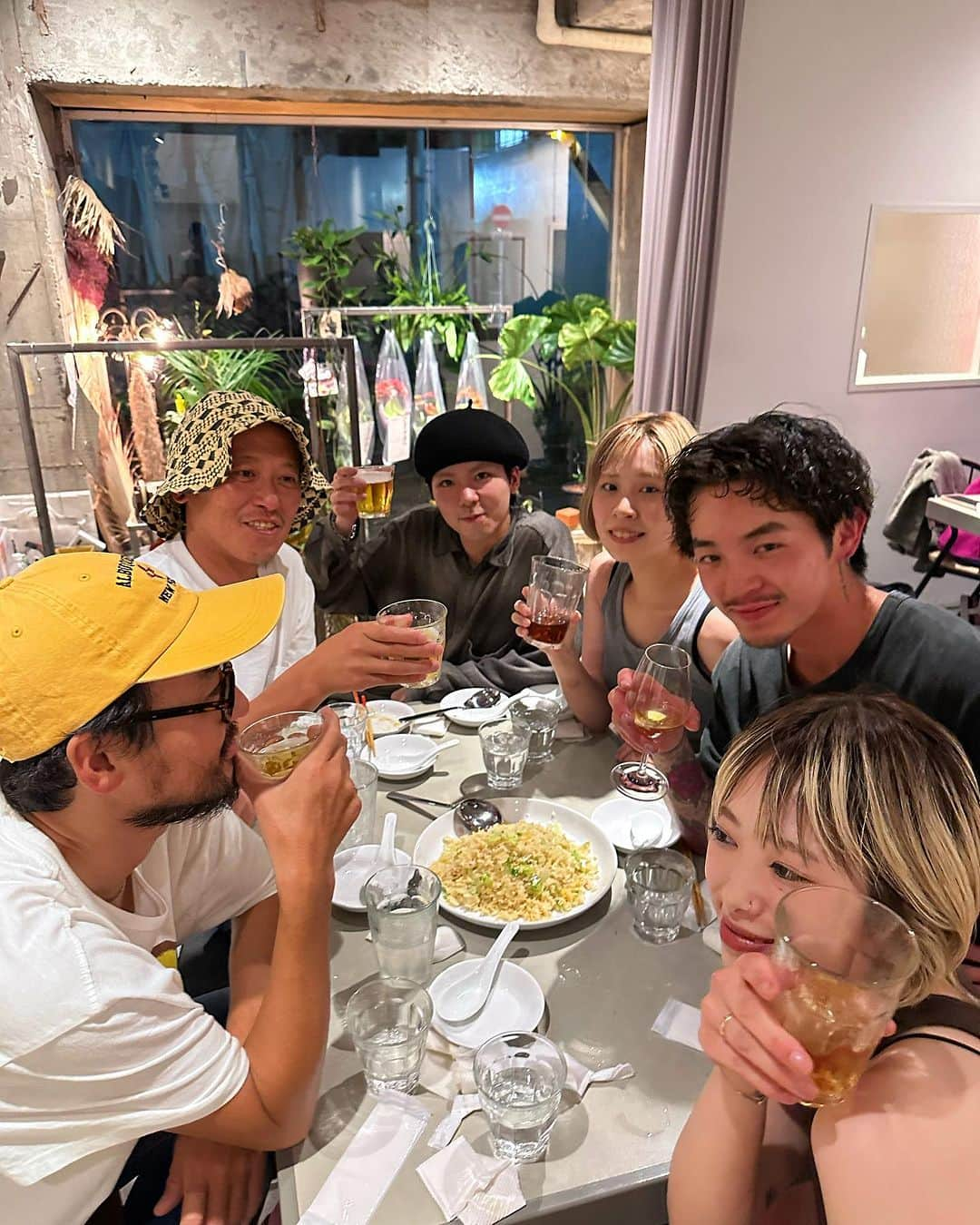 高橋忍さんのインスタグラム写真 - (高橋忍Instagram)「チーム会。  この6人で今年やっていきます！  いつもありがとう！  メンバー、よろしくお願いします🤲　押忍！  @zak2_nanuk  @nanuk_rikako  @nanap_nanuk  @illman_nanuk  @kei_nanuk」8月27日 23時28分 - nanuk_takahashi.buri