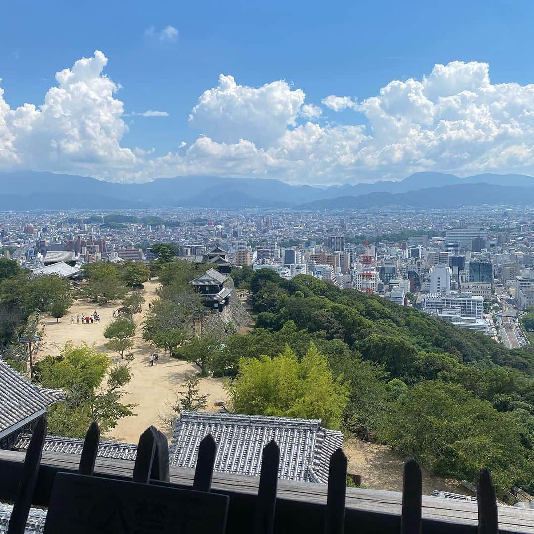 吉澤嘉代子さんのインスタグラム写真 - (吉澤嘉代子Instagram)「翌日はみーちゃんとリフトに乗って松山城へ。帰りはロープウェーにも乗れて大満足でした。 声を掛けてくれた皆さんありがとう！ @misakiumei ♡」8月27日 23時28分 - yoshizawakayoko