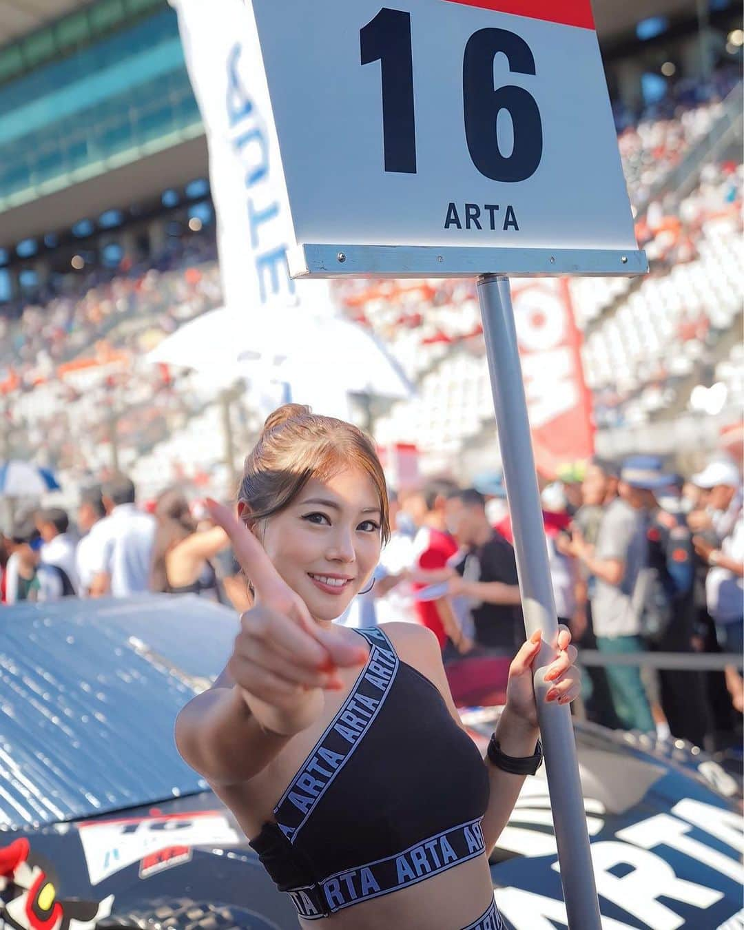 木村理恵さんのインスタグラム写真 - (木村理恵Instagram)「SGT🖤決勝お疲れ様でした🎡✨  16号車なんとポールトゥウィンです🥇🥇🥇🥇🥇 連続表彰台&自分がグリッドを務めた優勝はとても嬉しいです😭💓 感動しました😭🖤 8号車は14位でした‼️🔥  沢山の応援ありがとうございました❣️ 次戦もARTA MUGEN NSX-GT 8号車・16号車の応援宜しくお願い致します🥰💓  #ARTA#ARTAGALS#supergt #スーパーGT#AUTOBACS #cvstos  #オートバックス#HONDA#MUGEN #モータースポーツ#鈴鹿サーキット #motorsports#サーキット #木村理恵#レースクイーン #ラーキム」8月27日 23時22分 - rierienari1229