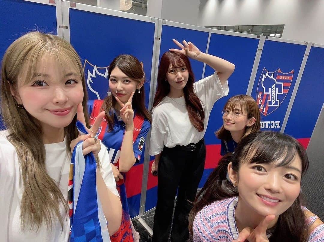 橘ゆりかさんのインスタグラム写真 - (橘ゆりかInstagram)「⁡ FC東京×ヴィッセル神戸戦は アイドリング!!!メンバーと応援してわいわい観戦💙❤️ 国立で聞くサマーライオンにみんな感激してました🥹🙌 ⁡ サッカーのおもしろさや国立の雰囲気を楽しんでるメンバーを側で見られてうれしかったぁ☺️☺️ ⁡ それから東京ドロンパとわちゃわちゃ いちゃいちゃできてしあわせだったよ〜🥰❣️ ⁡ ドロンパもアイドロング!!!でコラボした時の サマーライオン覚えててくれてるみたいで ちょっと踊ってくれたんだよー！！！！ またアイドロング!!!できるといいなっ☀️🦁 ⁡ ⁡ #fctokyo #国立競技場 #FC東京 #jリーグ #東京ドロンパ #アイドリング #idoling #森田涼花 #河村唯 #長野せりな #橘ゆりか #倉田瑠夏 #アイドロング」8月27日 23時23分 - yuricalcal