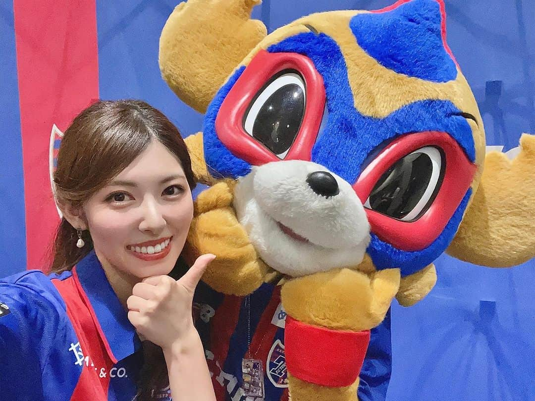 橘ゆりかのインスタグラム：「⁡ FC東京×ヴィッセル神戸戦は アイドリング!!!メンバーと応援してわいわい観戦💙❤️ 国立で聞くサマーライオンにみんな感激してました🥹🙌 ⁡ サッカーのおもしろさや国立の雰囲気を楽しんでるメンバーを側で見られてうれしかったぁ☺️☺️ ⁡ それから東京ドロンパとわちゃわちゃ いちゃいちゃできてしあわせだったよ〜🥰❣️ ⁡ ドロンパもアイドロング!!!でコラボした時の サマーライオン覚えててくれてるみたいで ちょっと踊ってくれたんだよー！！！！ またアイドロング!!!できるといいなっ☀️🦁 ⁡ ⁡ #fctokyo #国立競技場 #FC東京 #jリーグ #東京ドロンパ #アイドリング #idoling #森田涼花 #河村唯 #長野せりな #橘ゆりか #倉田瑠夏 #アイドロング」